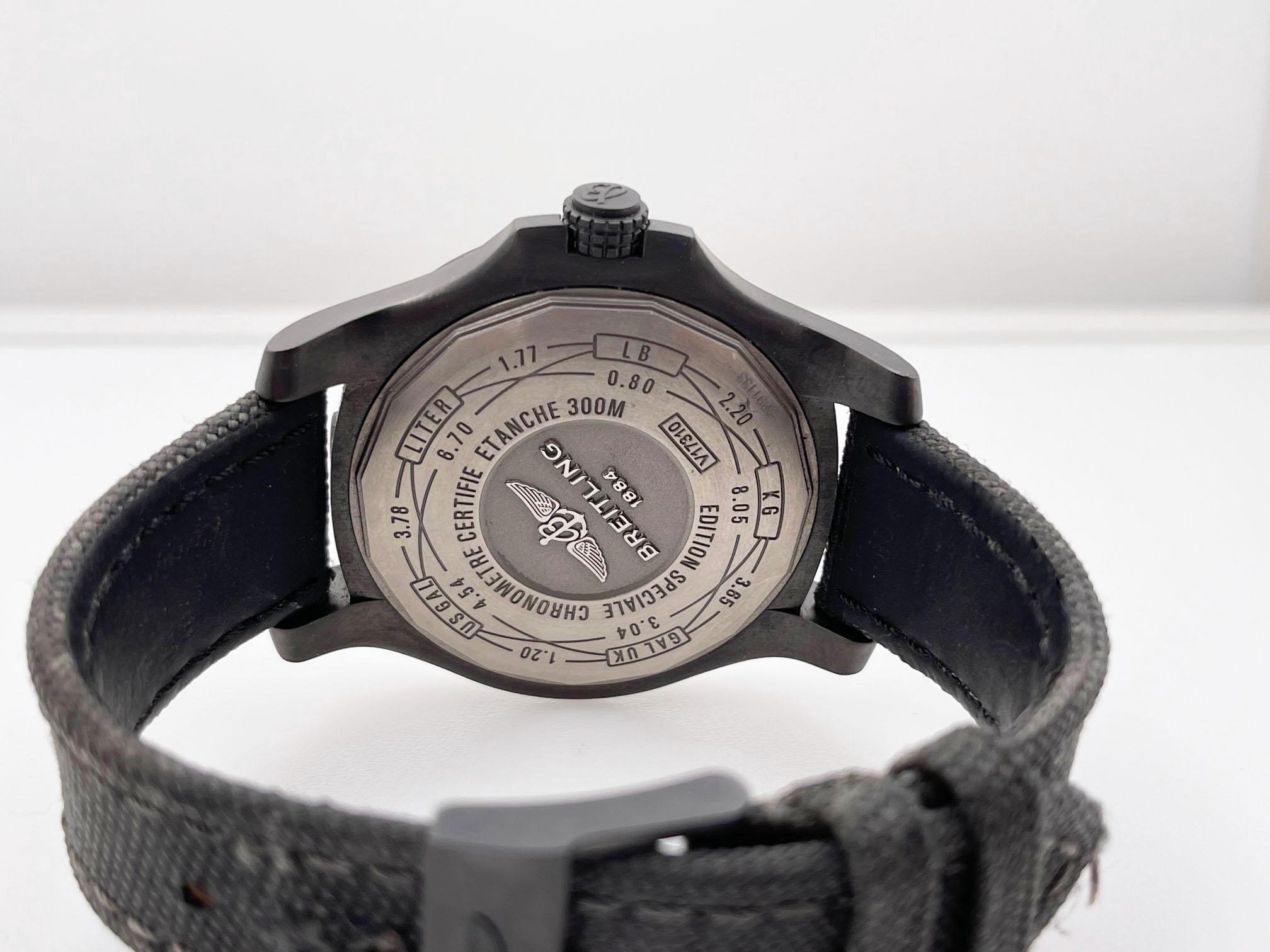 Box und Papier aus schwarzem Titan mit schwarzem Vogel V17310 von Breitling Avenger 4