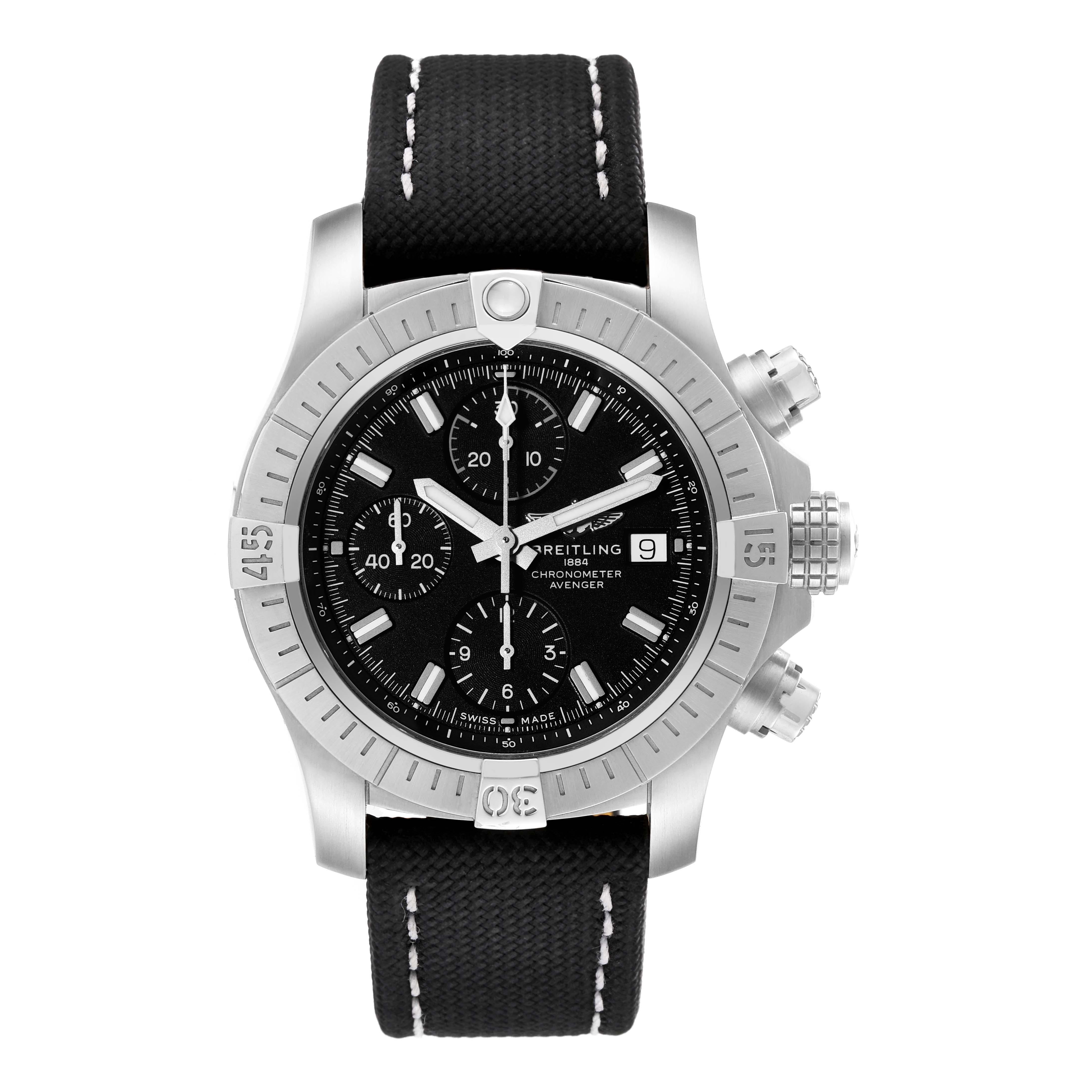 Breitling Avenger Chronograph 43 Schwarzes Zifferblatt Stahl Herrenuhr A13385 Box Card. Automatisches Uhrwerk mit Selbstaufzug. Chronographen-Funktion. Edelstahlgehäuse mit 43 mm Durchmesser, verschraubter Krone und Drückern. Einseitig drehbare