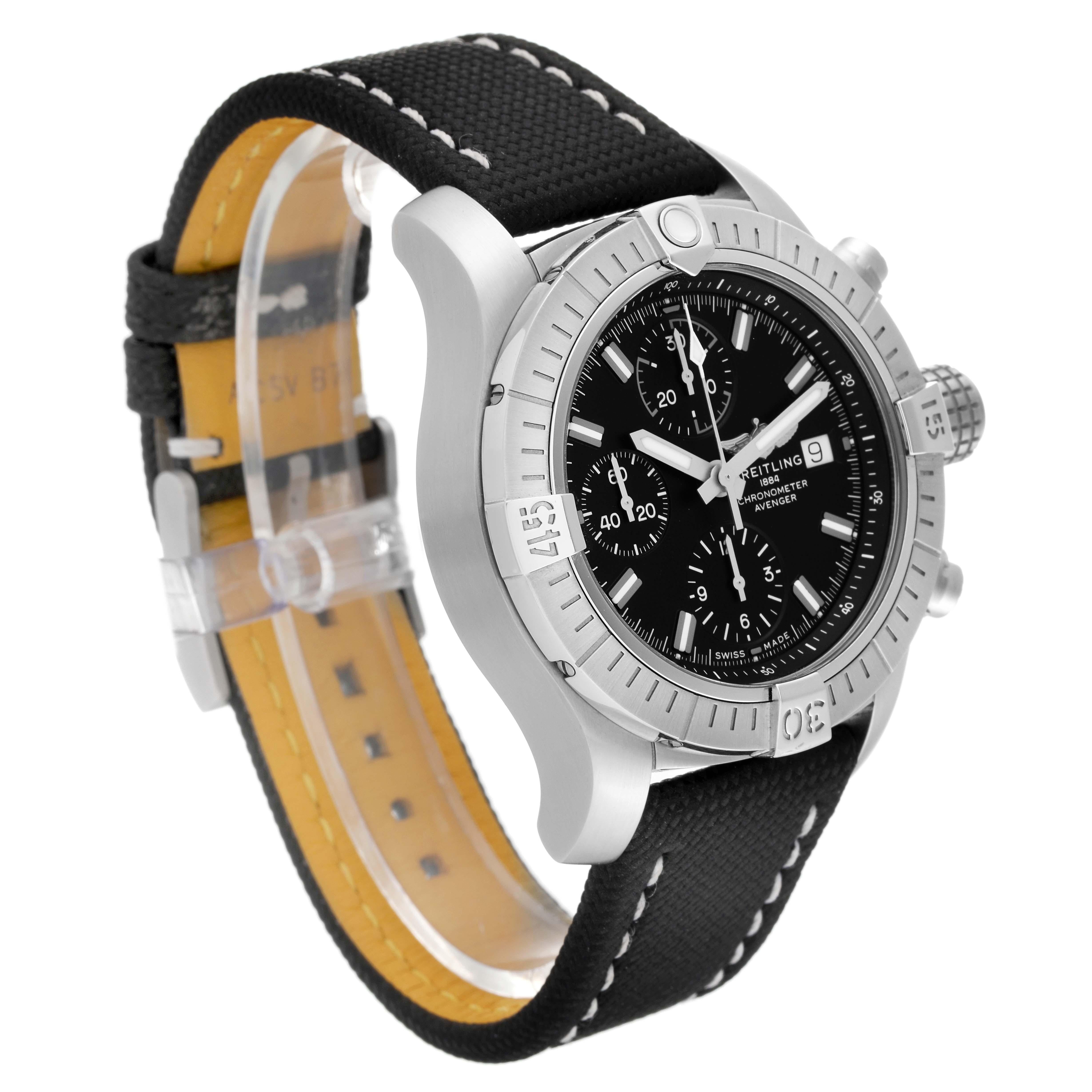Breitling Avenger Chronograph 43 Stahl-Herrenuhr A13385 Box Card mit schwarzem Zifferblatt im Zustand „Hervorragend“ in Atlanta, GA