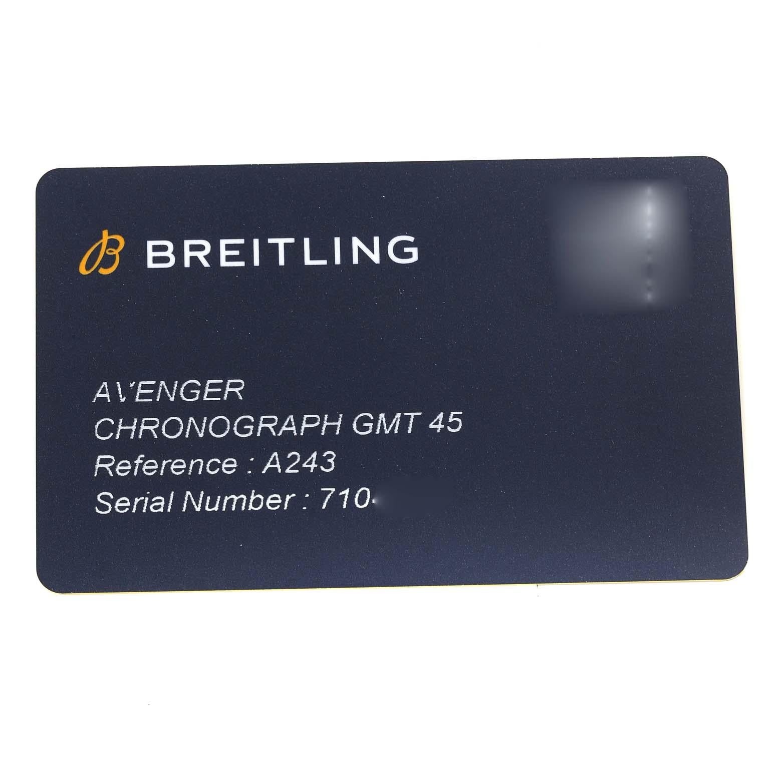 Breitling Avenger Chronograph GMT 45 Stahl-Herrenuhr A24315 Ungetragen im Angebot 3