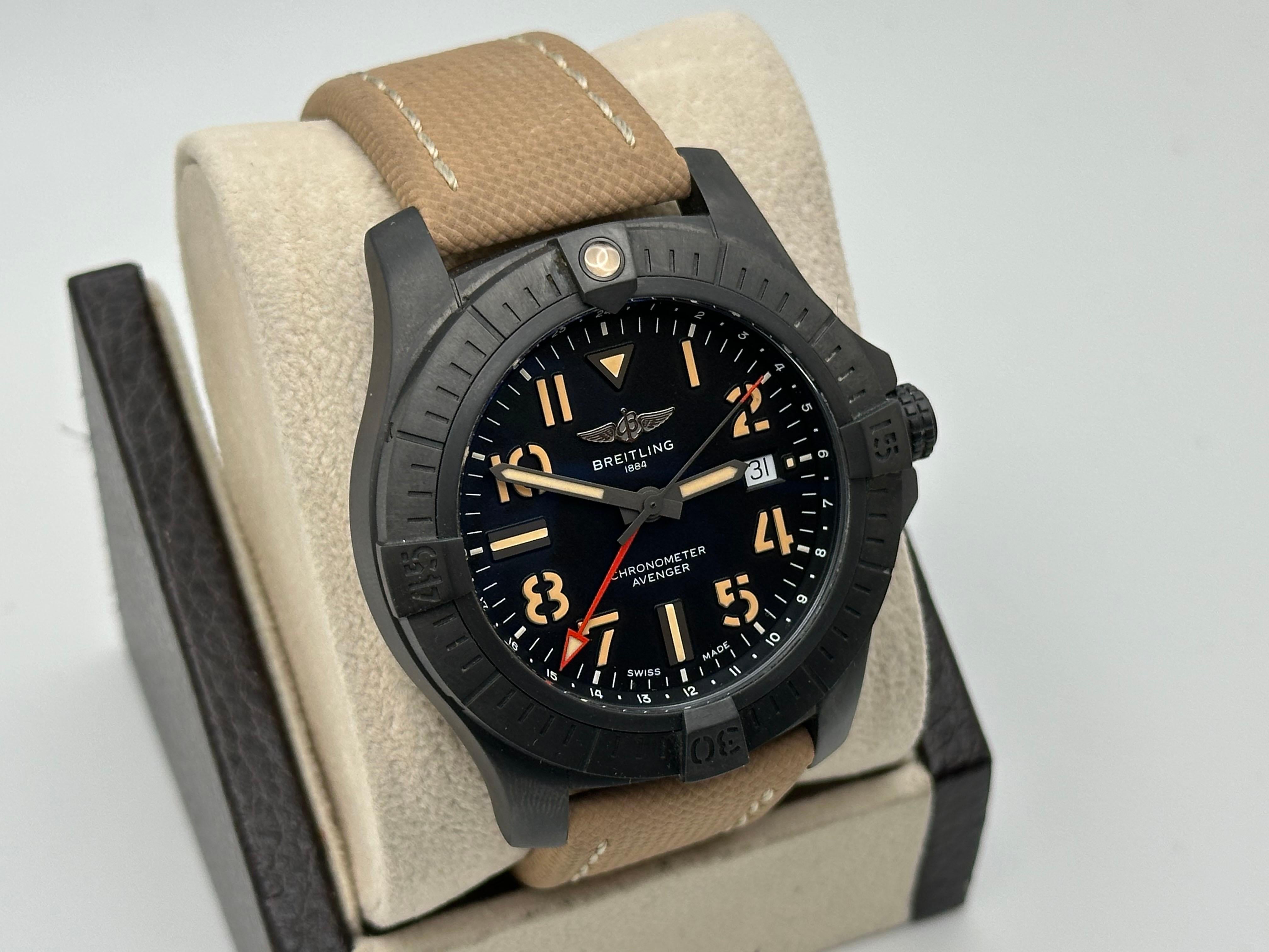 Breitling Avenger GMT 45 Night Mission V32395 Boîte en titane Excellent état à San Diego, CA