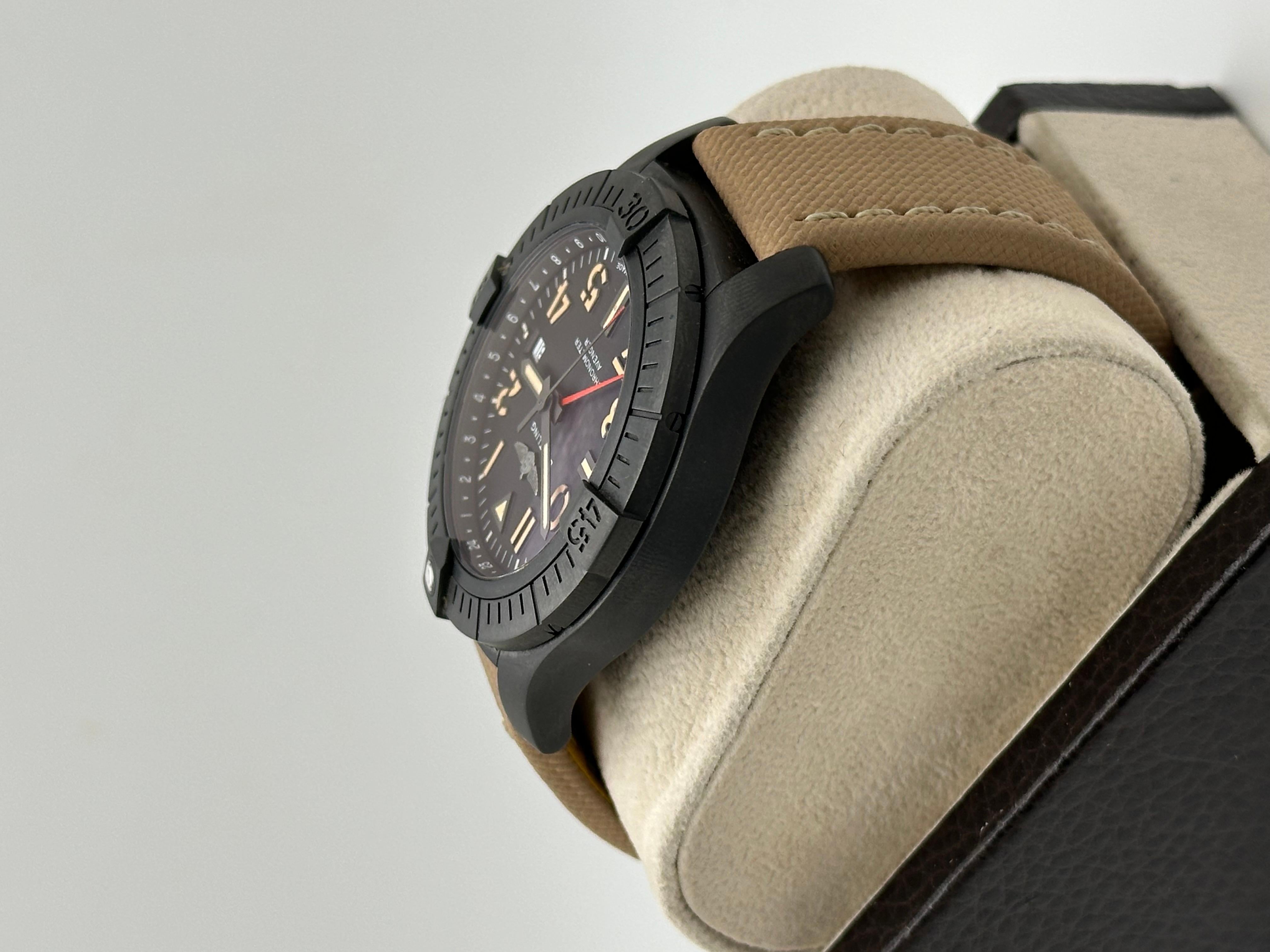 Breitling Avenger GMT 45 Night Mission V32395 Boîte en titane 1