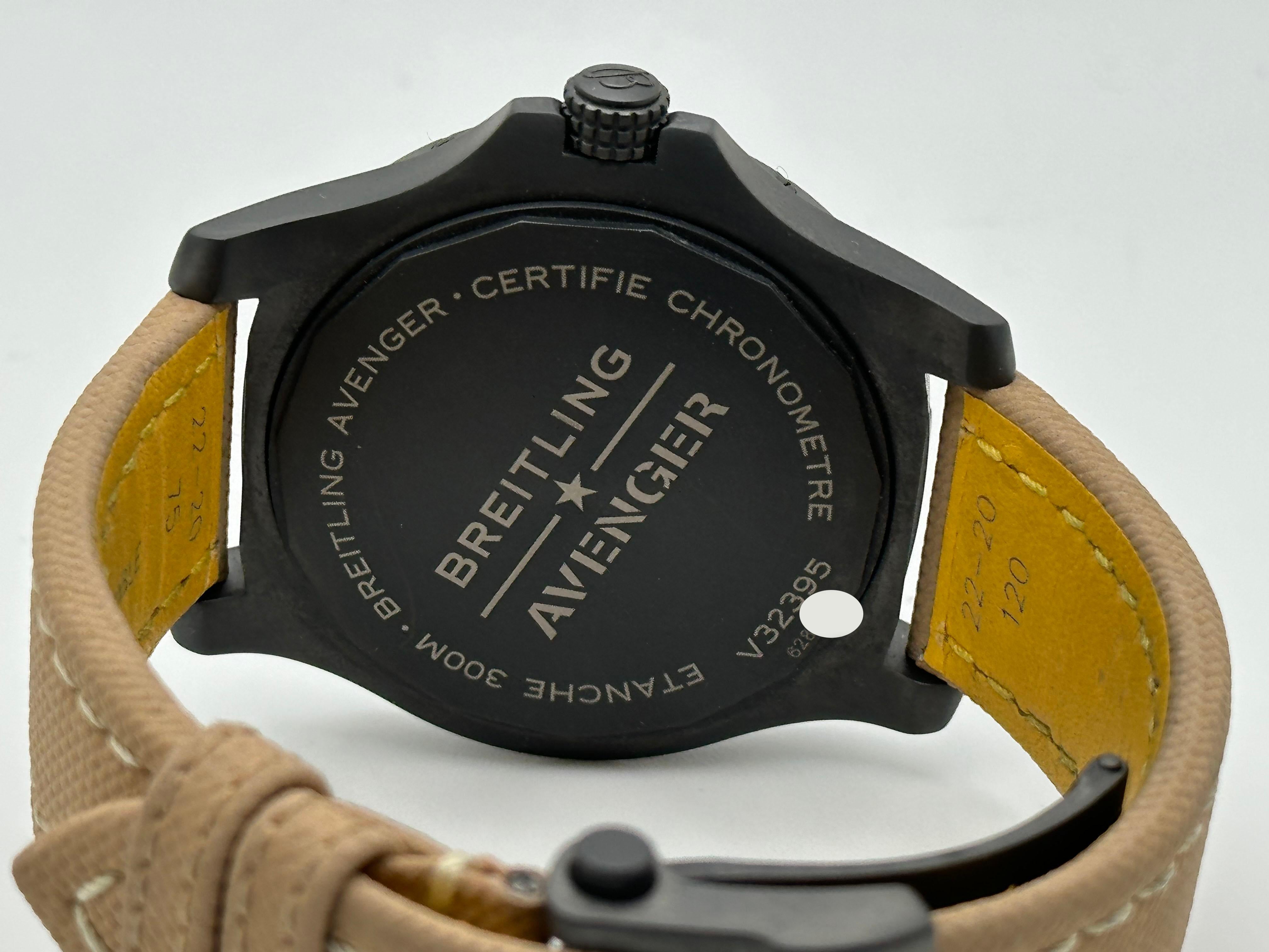Breitling Avenger GMT 45 Night Mission V32395 Boîte en titane 3