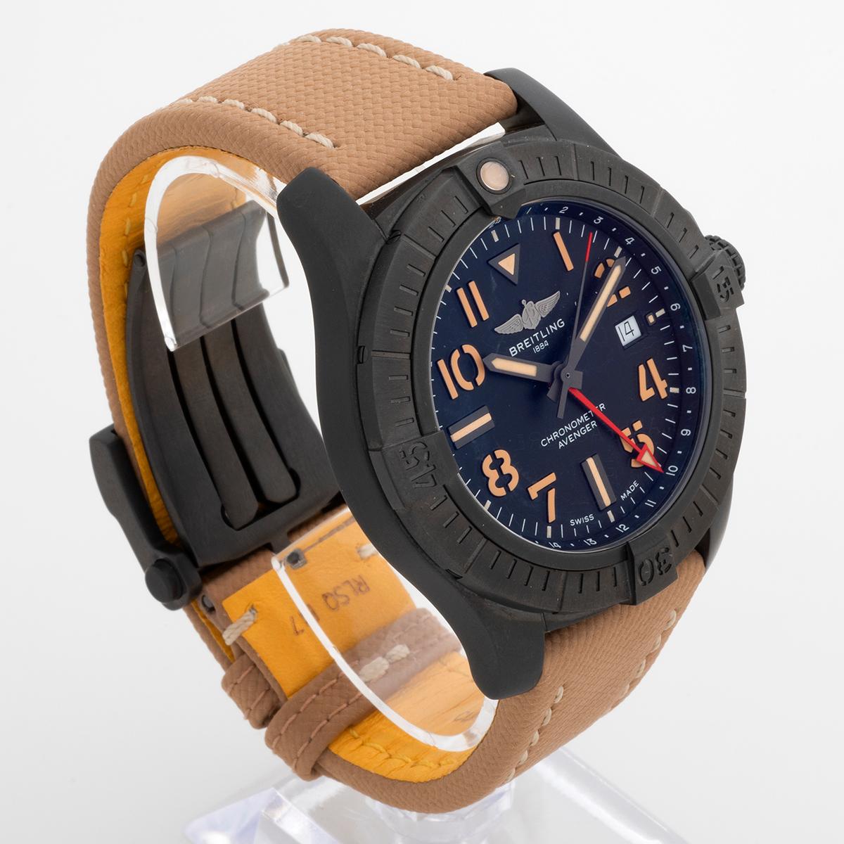 Breitling Avenger GMT night mission, ref V32395. Boîtier en titane de 41 mm, année 2024. en vente 1