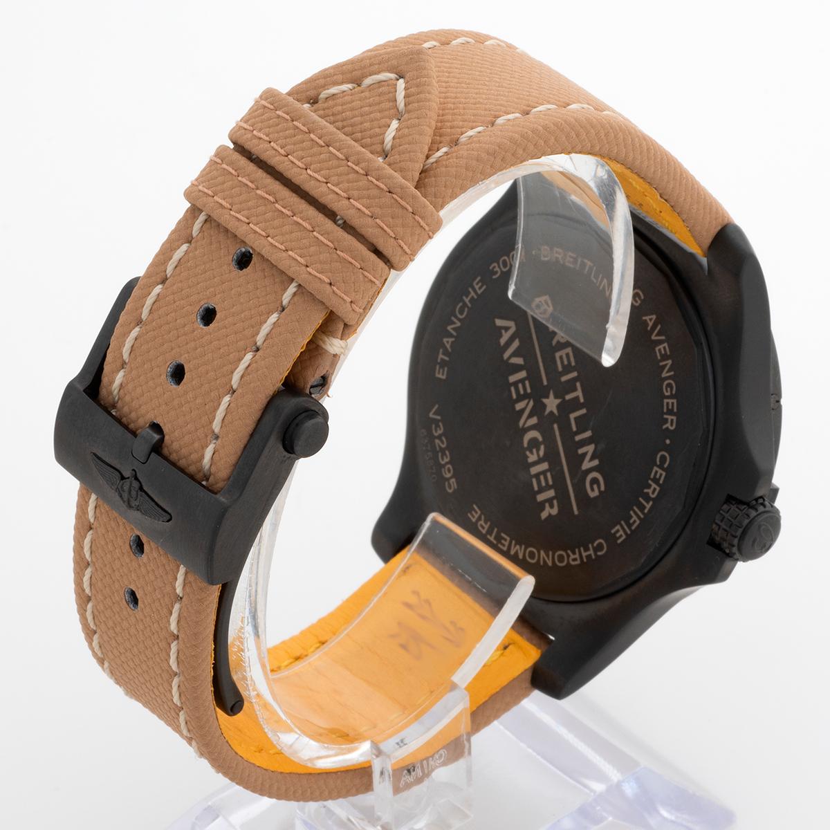 Breitling Avenger GMT night mission, ref V32395. Boîtier en titane de 41 mm, année 2024. en vente 3