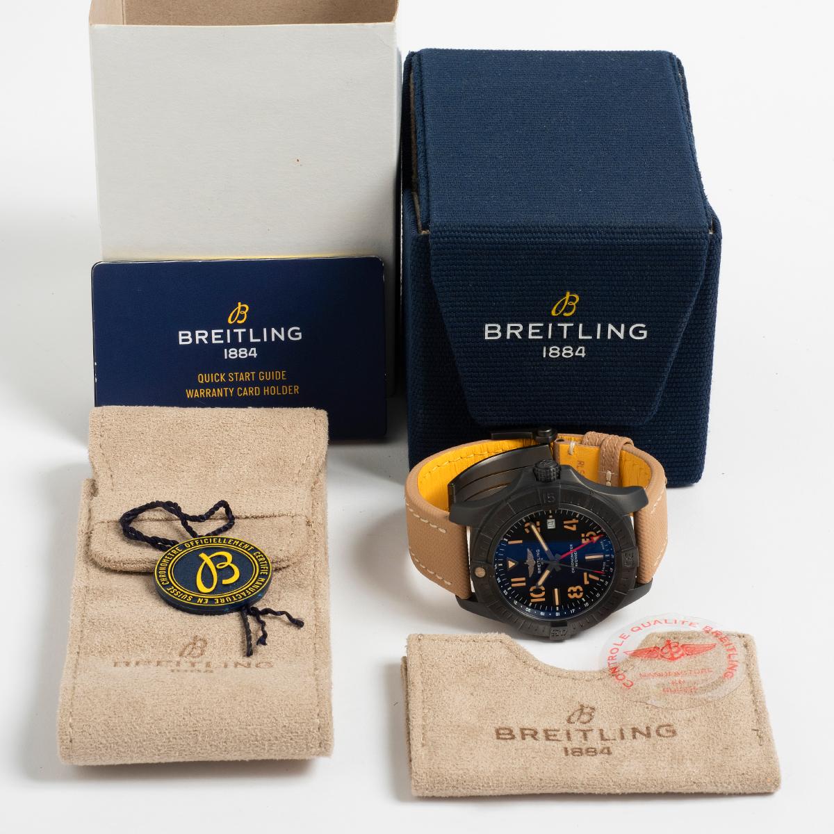 Breitling Avenger GMT night mission, ref V32395. Boîtier en titane de 41 mm, année 2024. en vente 5