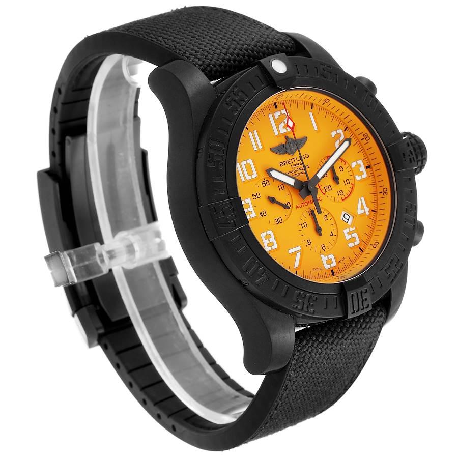 Breitling Avenger Hurricane 50 Breitlight Herrenuhr XB0170 Ungetragen im Angebot 1