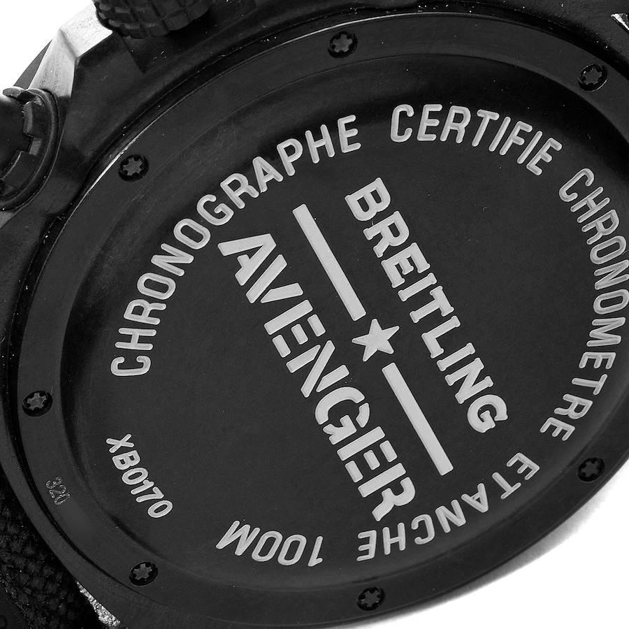Breitling Avenger Hurricane 50 Breitlight Herrenuhr XB0170 Ungetragen im Angebot 3