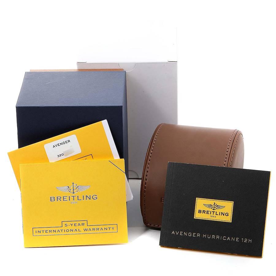 Breitling Avenger Hurricane 50 Breitlight Herrenuhr XB0170 Ungetragen im Angebot 6