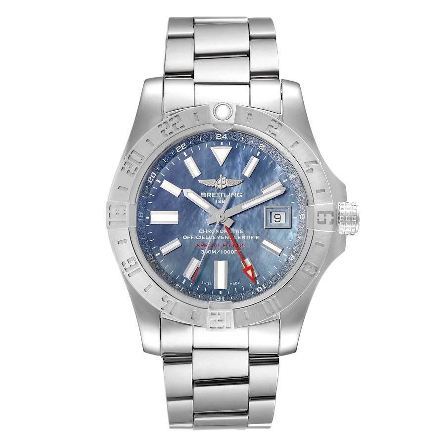 Breitling Avenger II GMT Blau Perlmutt Zifferblatt Herrenuhr A32390 Karte. Automatisches Uhrwerk mit Selbstaufzug. Edelstahlgehäuse mit 42 mm Durchmesser und verschraubter Krone. Bidirektional drehbare Lünette aus Edelstahl. Kratzfestes Saphirglas.