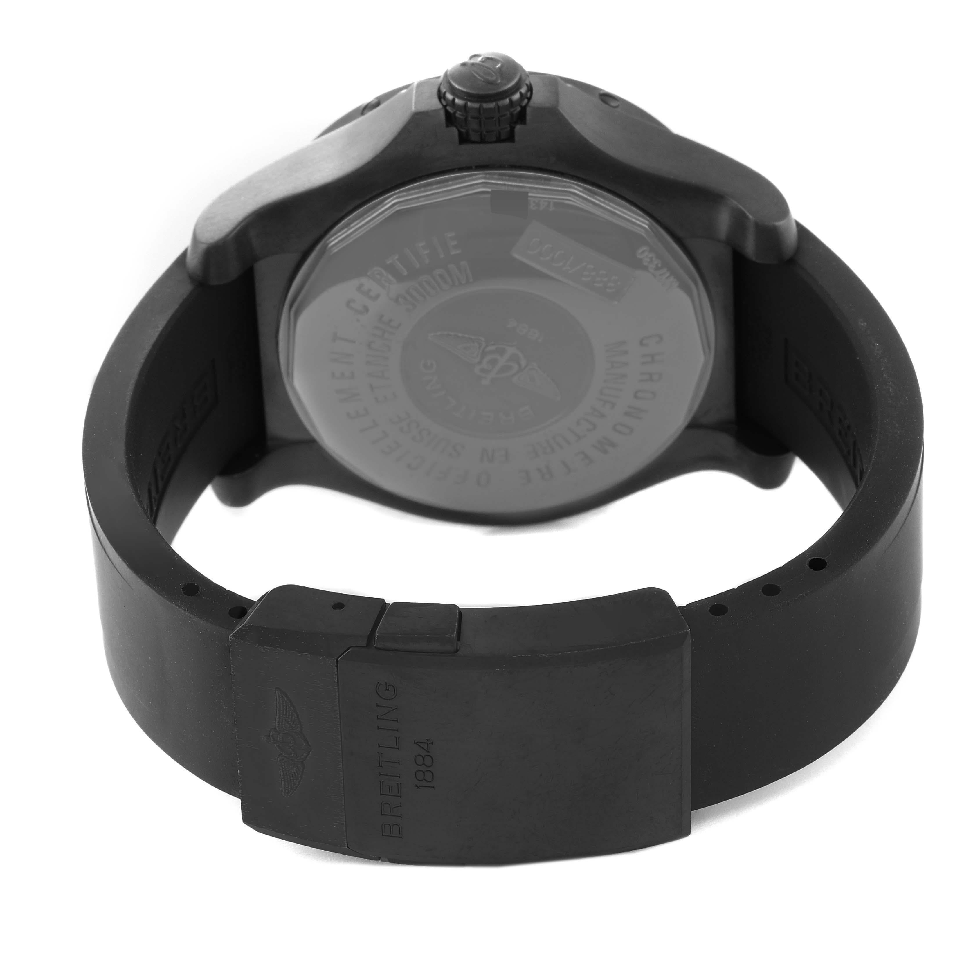 Breitling Avenger Seawolf Code Red Blacksteel Limited Edition Herrenuhr M17330 Box Papiere. Automatisches Uhrwerk mit Selbstaufzug. Gehäuse aus PVD-beschichtetem Edelstahl mit einem Durchmesser von 45,0 mm. Schwarz PVD-beschichteter Stahl mit