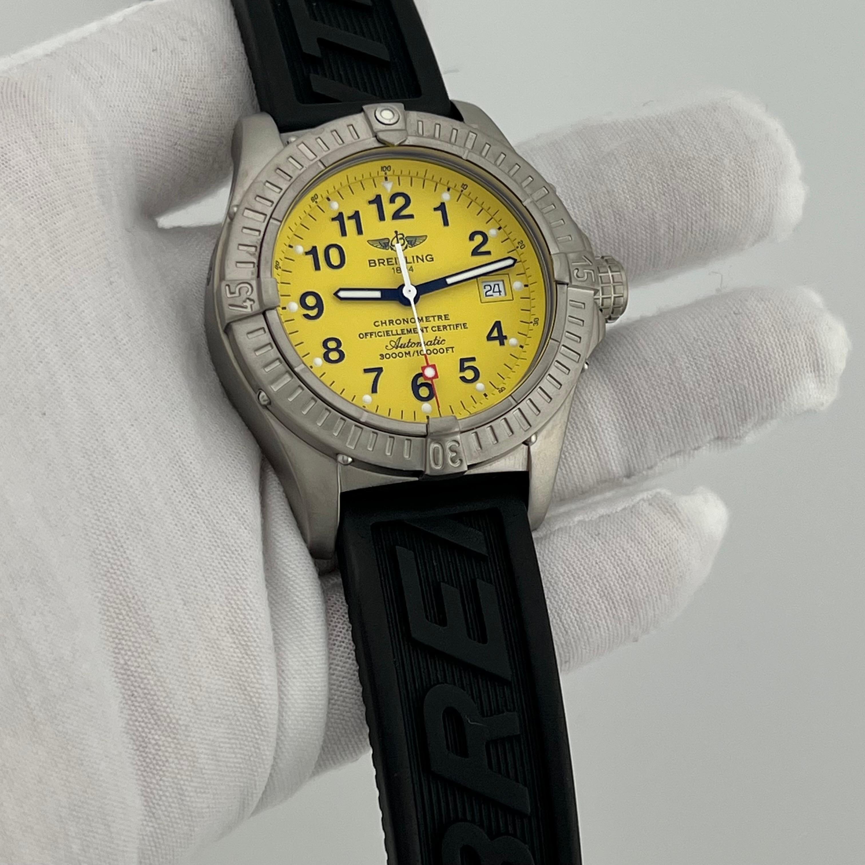 Breitling Avenger Seawolf E17370 44 mm Quadrante giallo Cinturino in gomma titanio in vendita 2