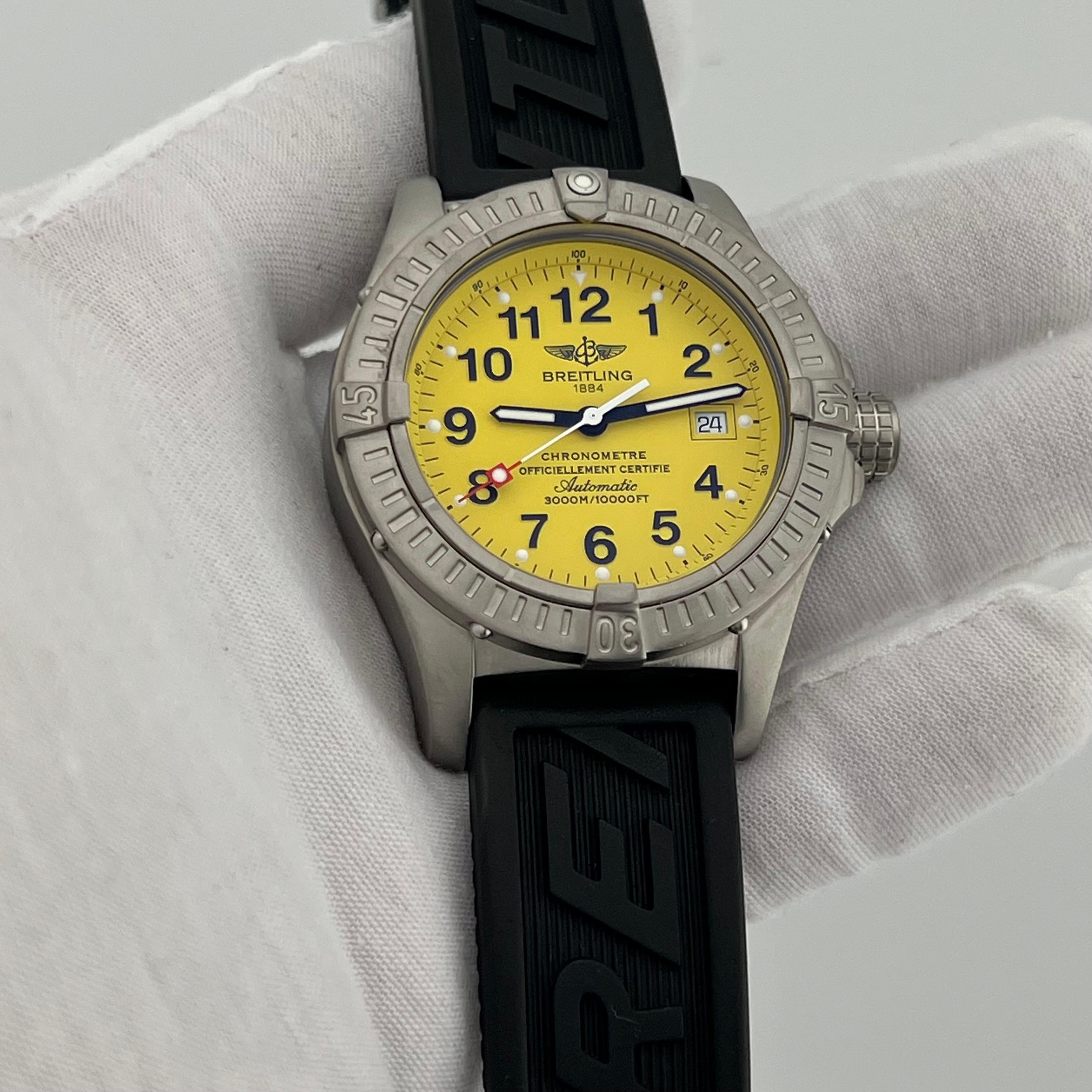 Breitling Avenger Seawolf E17370 44 mm Quadrante giallo Cinturino in gomma titanio in vendita 3