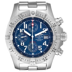 Herrenuhr A13380 mit himmelblauem Zifferblatt von Breitling Avenger, Karton mit Papieren