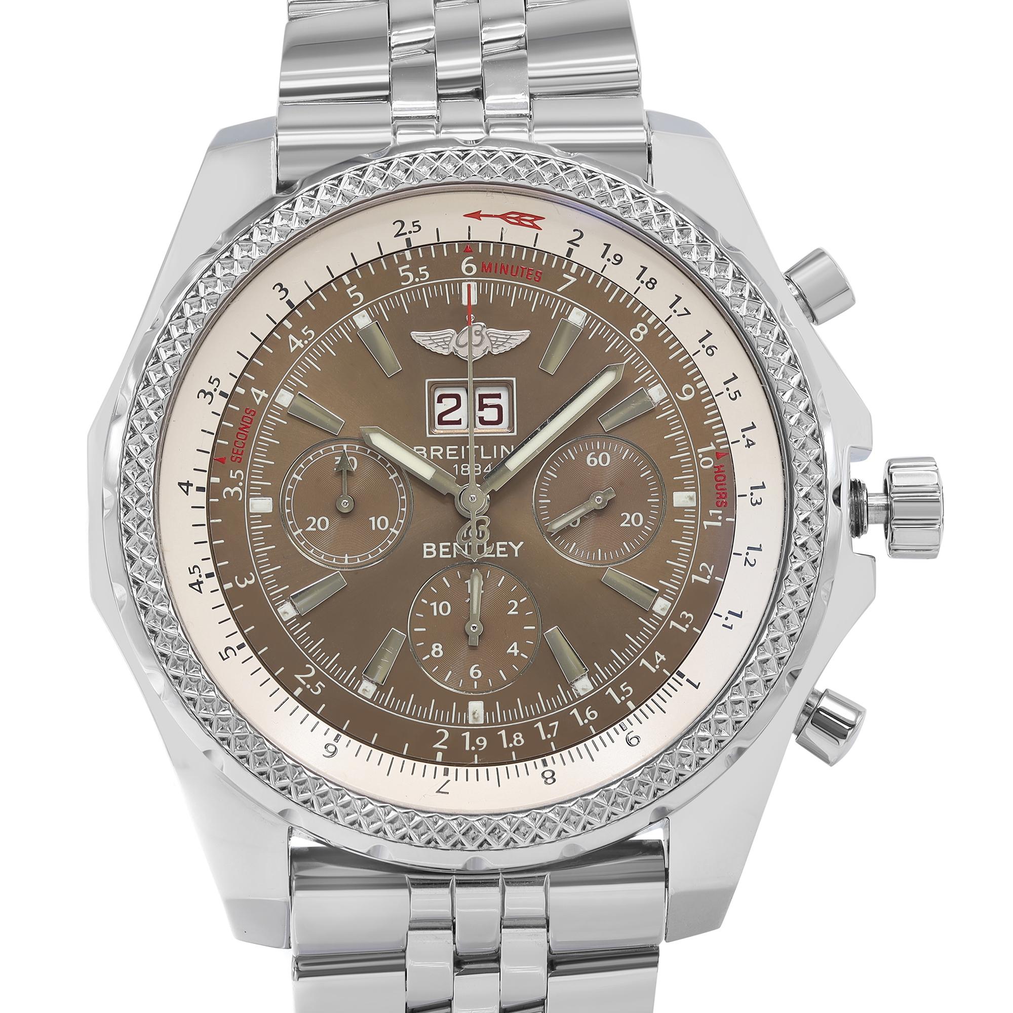Pre owned Breitling Bentley 6.75 Herrenuhr A4436212/Q504-970A. Die Uhr hat eine Delle auf der Gehäuseseite, Mikrokratzer und Flecken auf den Stundenmarkierungen und Zeigern, sowie Patina auf den Lumin-Markern. Dieser schöne Zeitmesser verfügt über: