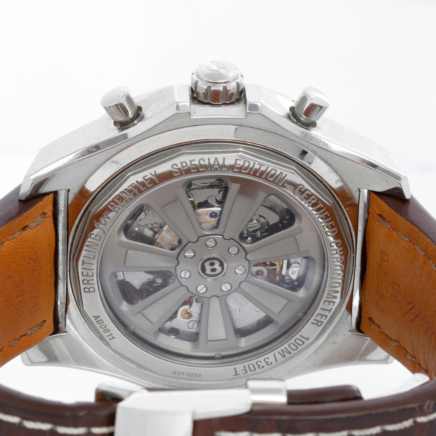 Breitling Bentley Chronograph Herrenuhr aus Stahl mit silbernem Zifferblatt AB0611 im Zustand „Hervorragend“ im Angebot in Dallas, TX