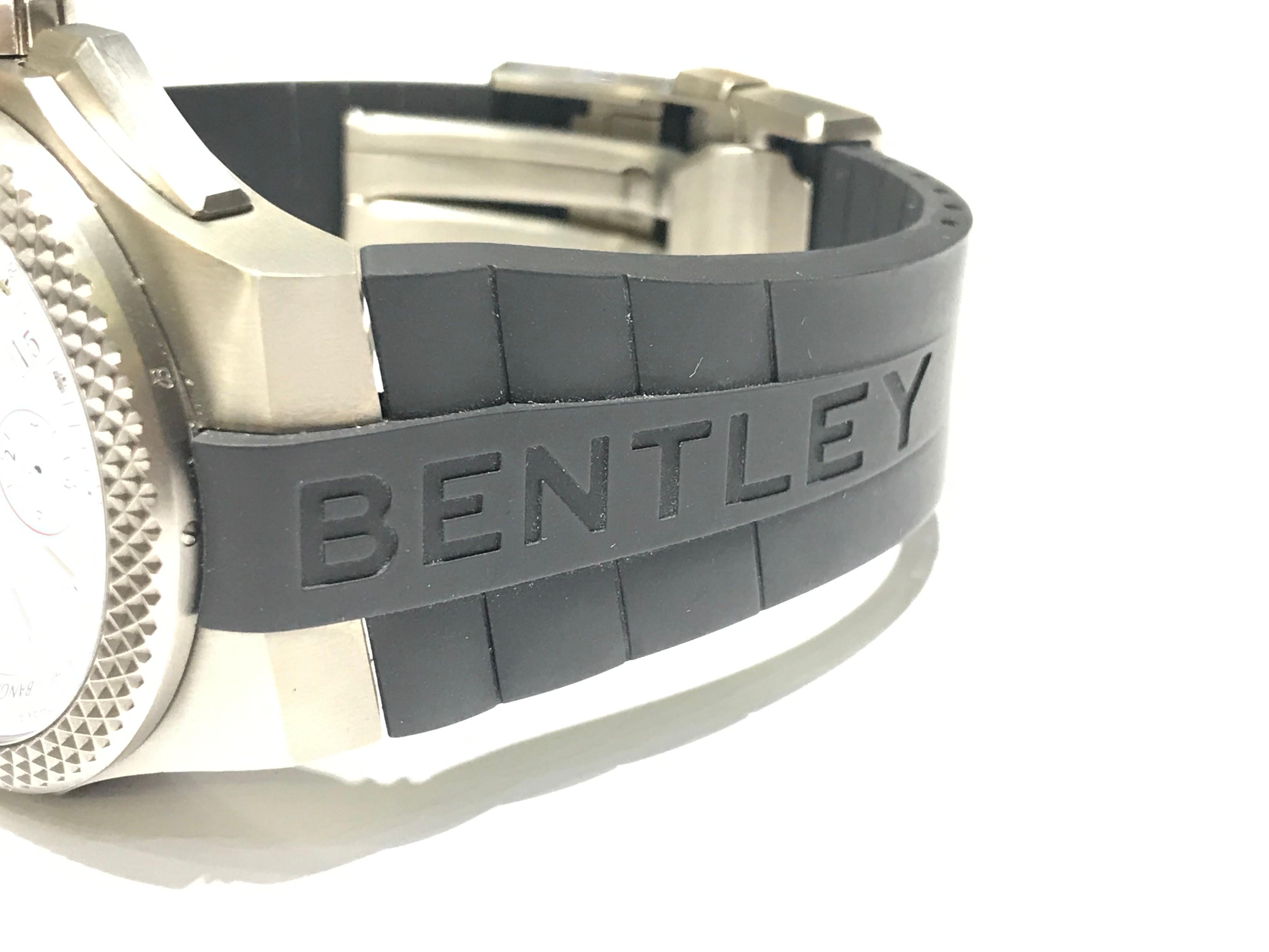 Breitling, Bentley GMT Light Body, Men's Watch, Titanium Case, Rubber Strap, Swiss Mechanical Automatic (Self-Winding) Certified Chronometer, EB043335/G80 SILVER STORM 
Men's watch 
2 Year International Warranty 