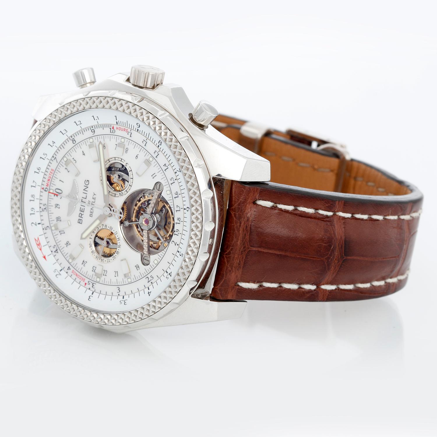 Montre Breitling Bentley Mulliner Tourbillon Platinum L18841 - Chronographe à remontage manuel ; tourbillon. Boîtier en platine avec lunette tournante (48 mm de diamètre). Cadran en nacre  ; index bâtons en nacre ; date ; compteurs des heures,