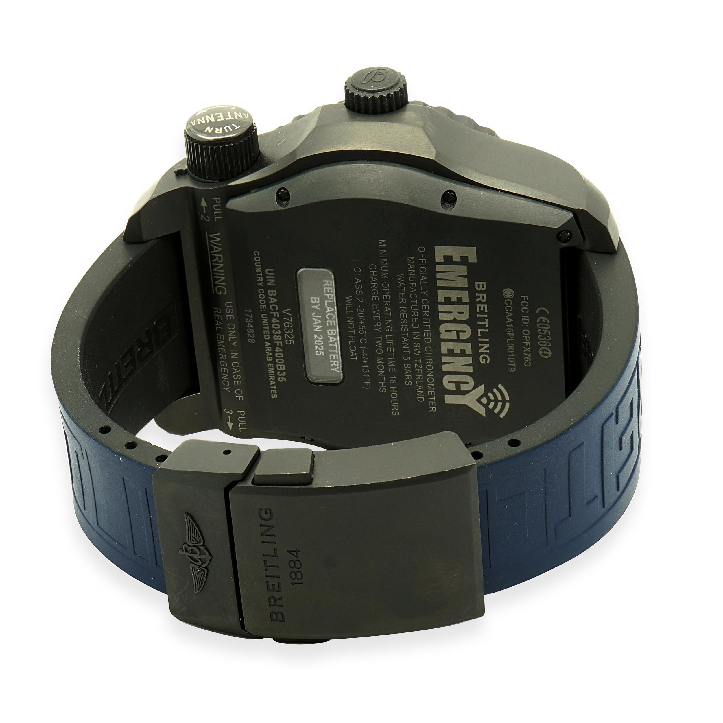 Designer: Breitling
Movimento: Super Quarzo
Funzione: giorno e data digitali, cronografo, minuti, ore
Cassa: 51 mm in titanio nero, lunetta a compasso in titanio nero
Quadrante: madreperla nera
Cinturino: Breitling in caucciù blu, chiusura a