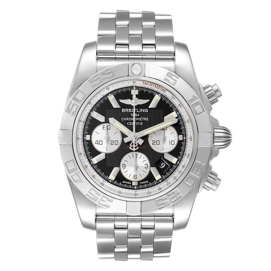 Breitling Chronomat 01 Schwarzes Zifferblatt Stahl Herrenuhr AB0110 Box Papiere. Automatisches, offiziell zertifiziertes Chronometerwerk mit Selbstaufzug. Chronographen-Funktion. Edelstahlgehäuse mit 43,5 mm Durchmesser, verschraubter Krone und