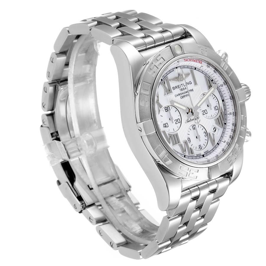 Stahl-Herrenuhr AB0110 von Breitling Chronomat 01 mit weißem Zifferblatt im Zustand „Hervorragend“ im Angebot in Atlanta, GA