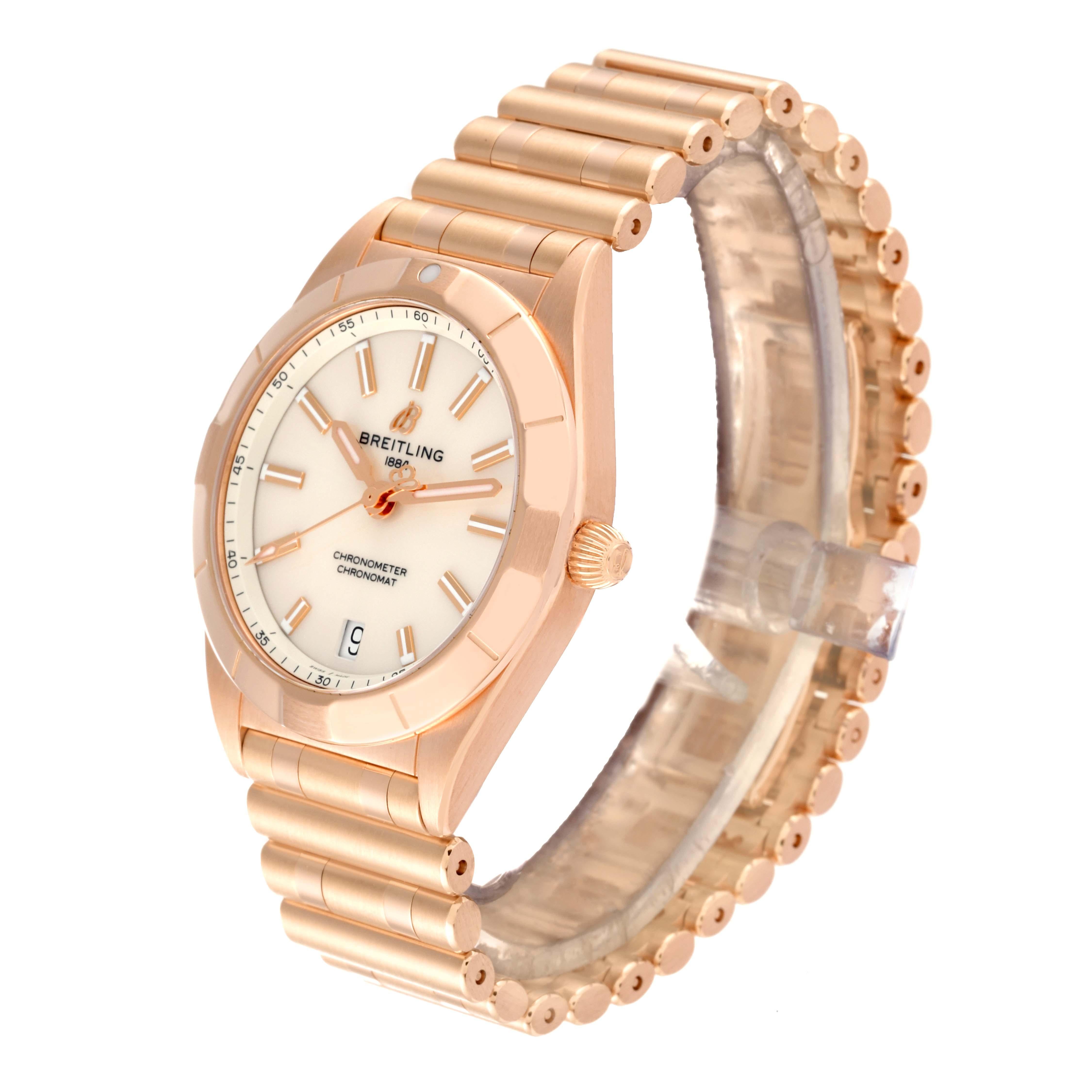 Breitling Montre Chronomat 32 avec cadran blanc et or rose pour femmes R77310 en vente 5