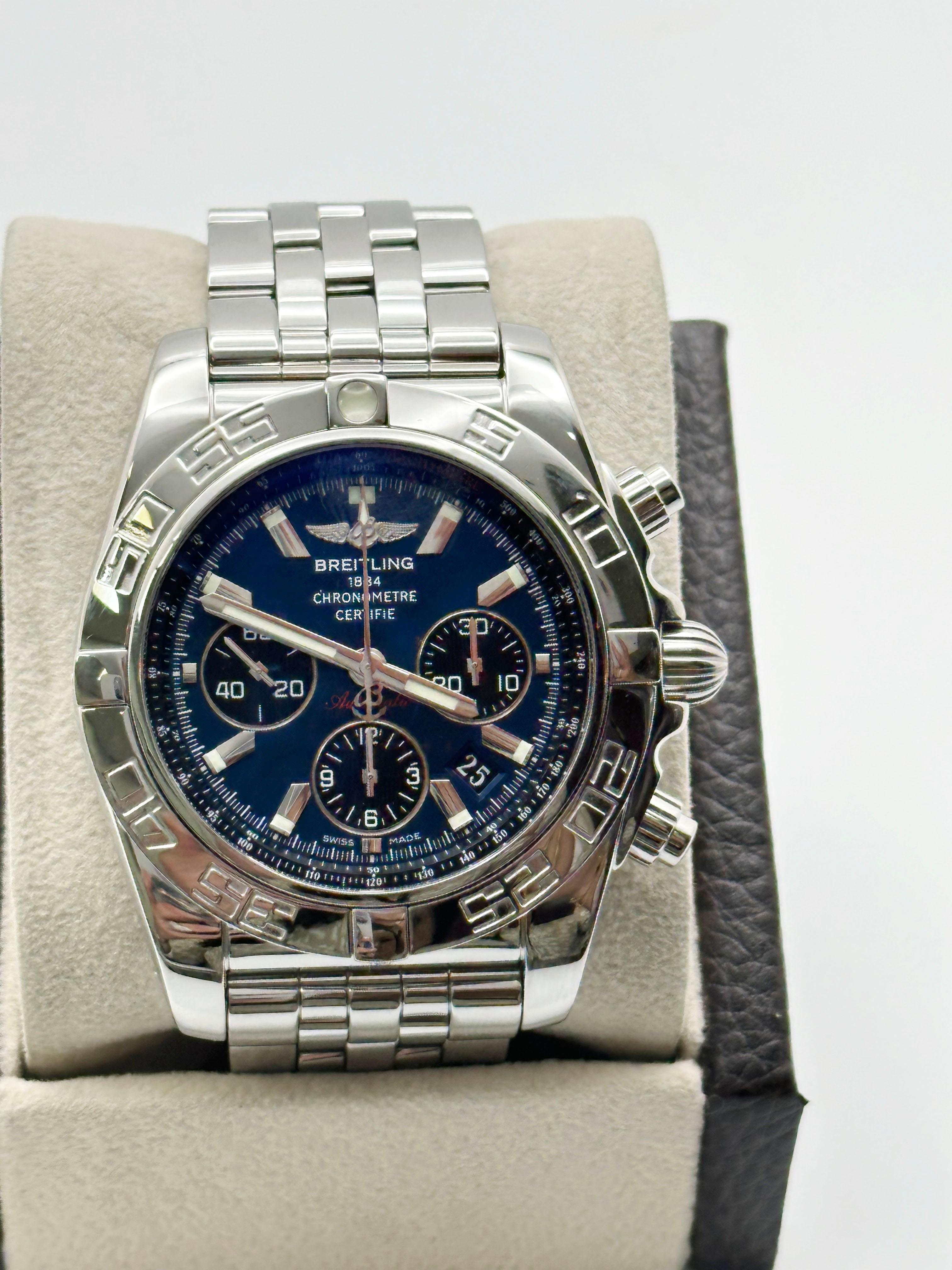 Breitling Chronomat 44 B01 AB0110 Edelstahl Blau Zifferblatt Papiere 44mm im Zustand „Hervorragend“ im Angebot in San Diego, CA