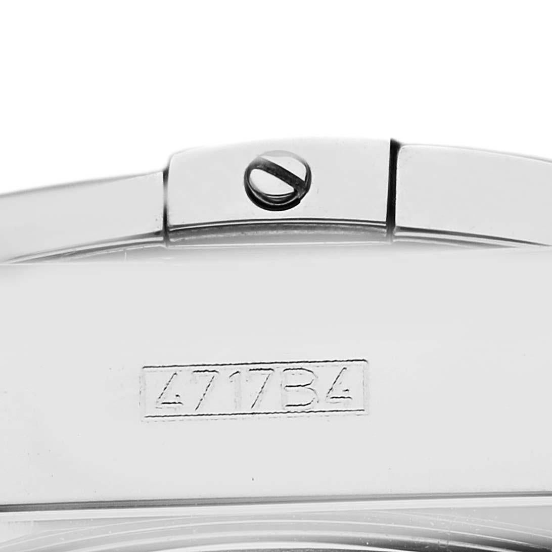 Breitling Chronomat 44 Black Dial Steel Mens Watch AB0115 Box Card. Mouvement automatique à remontage automatique, officiellement certifié chronomètre. Fonction chronographe. Boîtier en acier inoxydable de 44.0 mm de diamètre. Lunette tournante