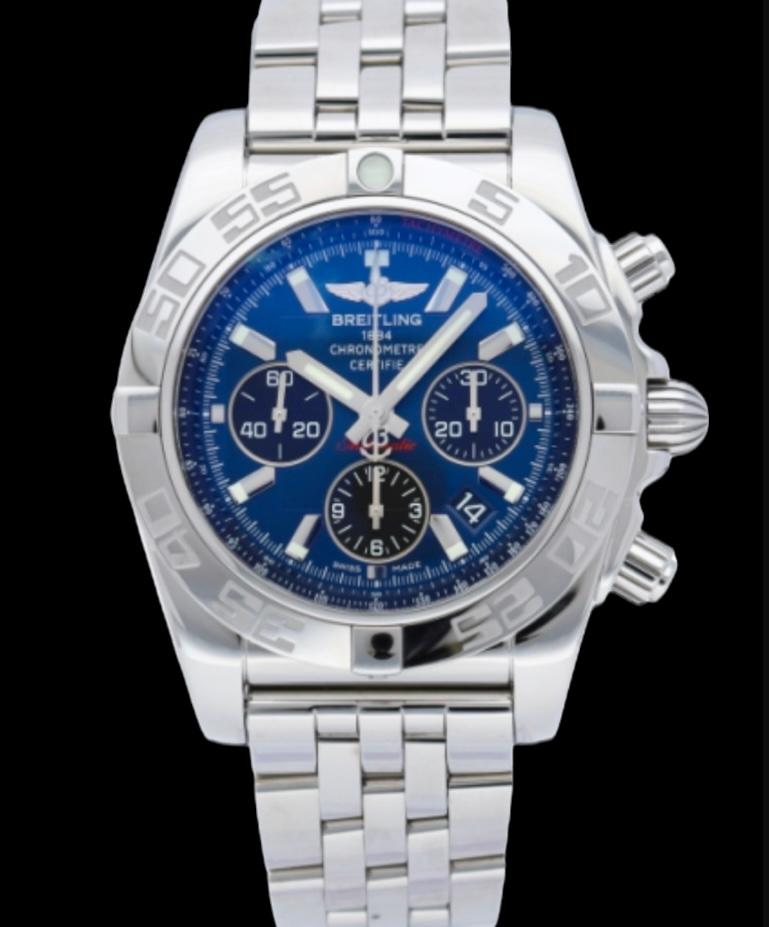 Breitling Chronomat 44 mm Blue dial  box papers  / year 2020 In Excellent Condition For Sale In Miami, FL