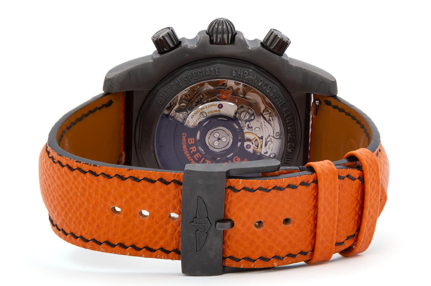 Breitling Chronomat 44 Raven Nero PVD Acciaio e Arancione MB0111 Scatola e Documenti In condizioni ottime in vendita a Tustin, CA