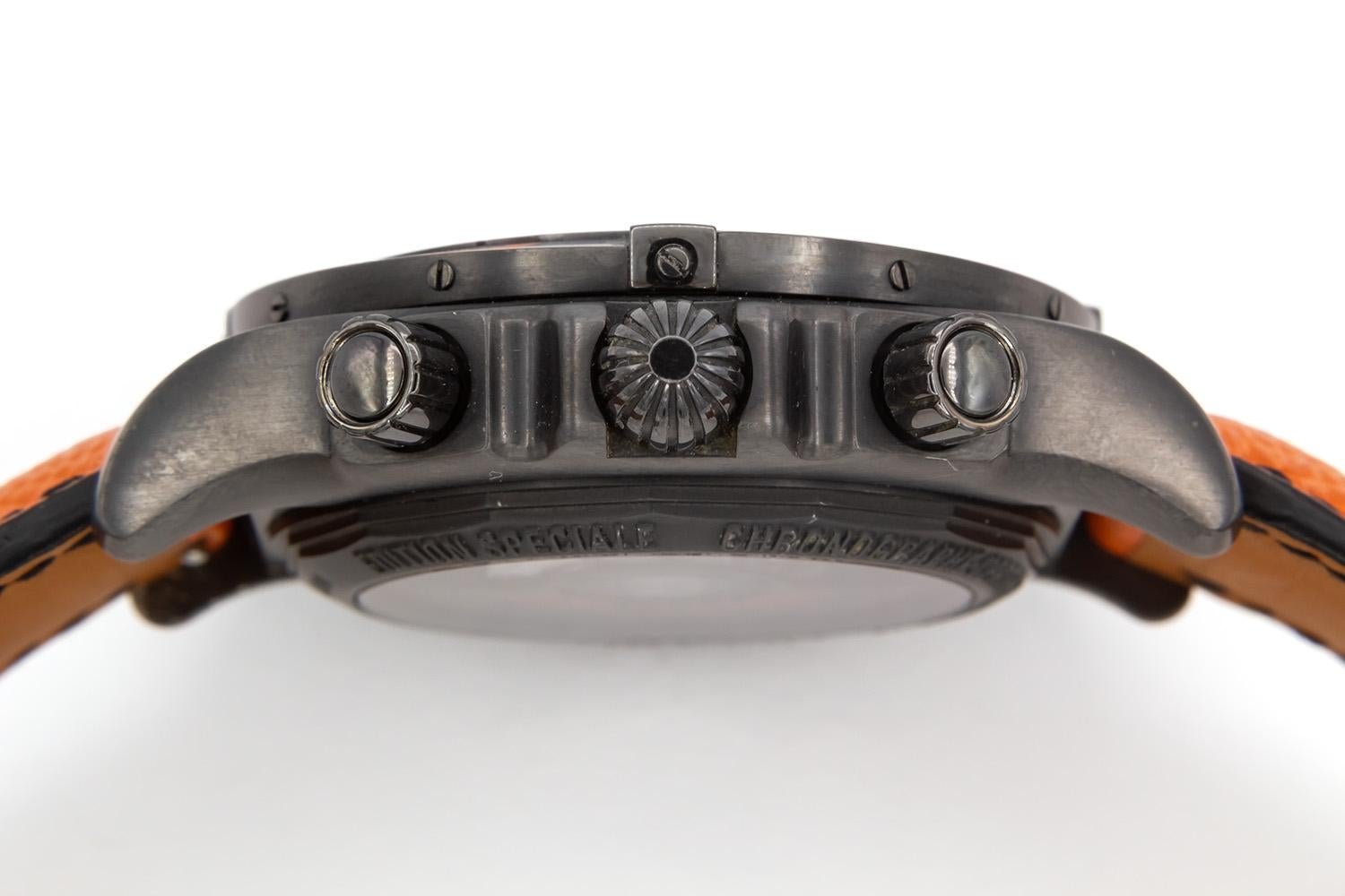 Breitling Chronomat 44 Raven Nero PVD Acciaio e Arancione MB0111 Scatola e Documenti in vendita 2