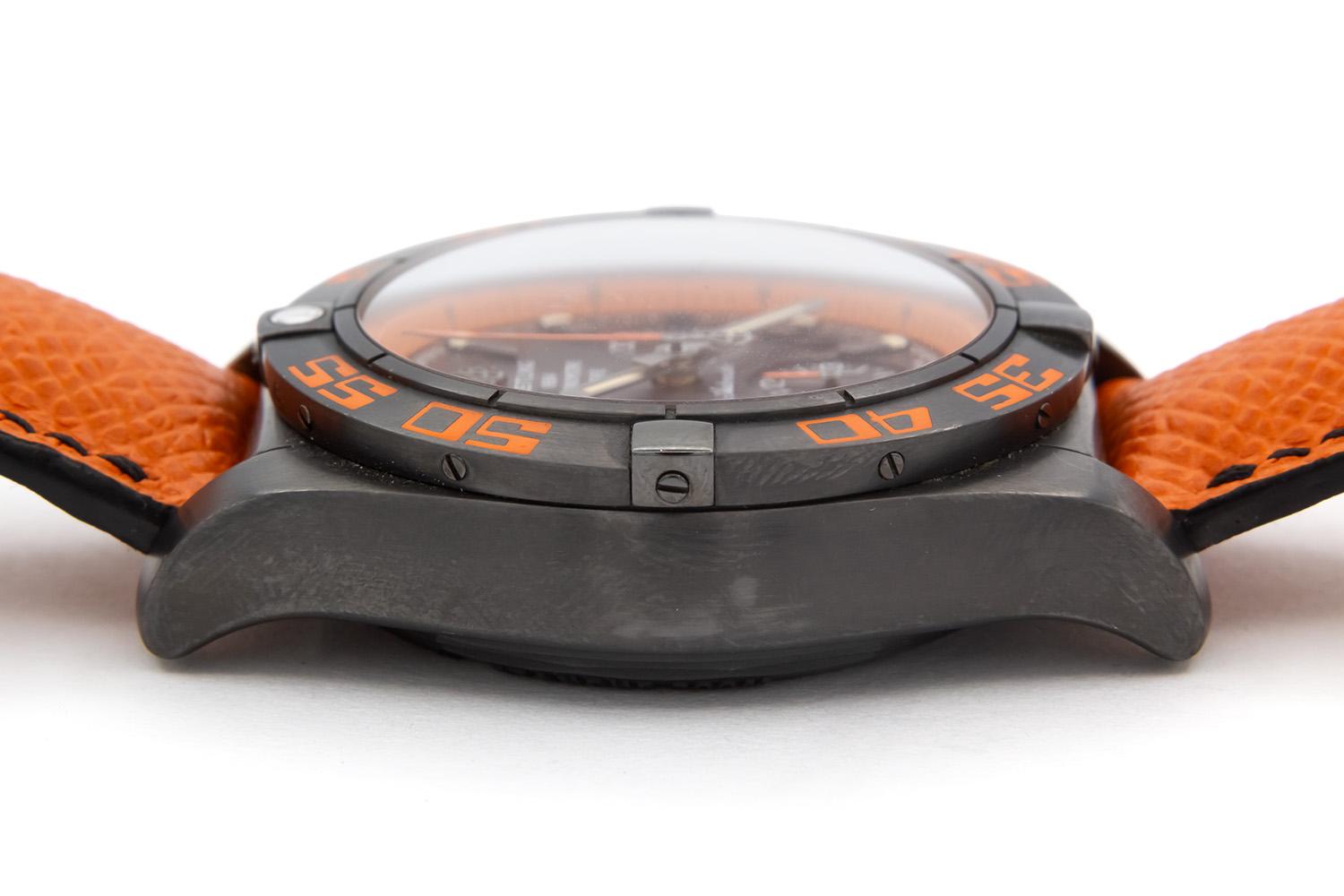 Breitling Chronomat 44 Raven Nero PVD Acciaio e Arancione MB0111 Scatola e Documenti in vendita 4