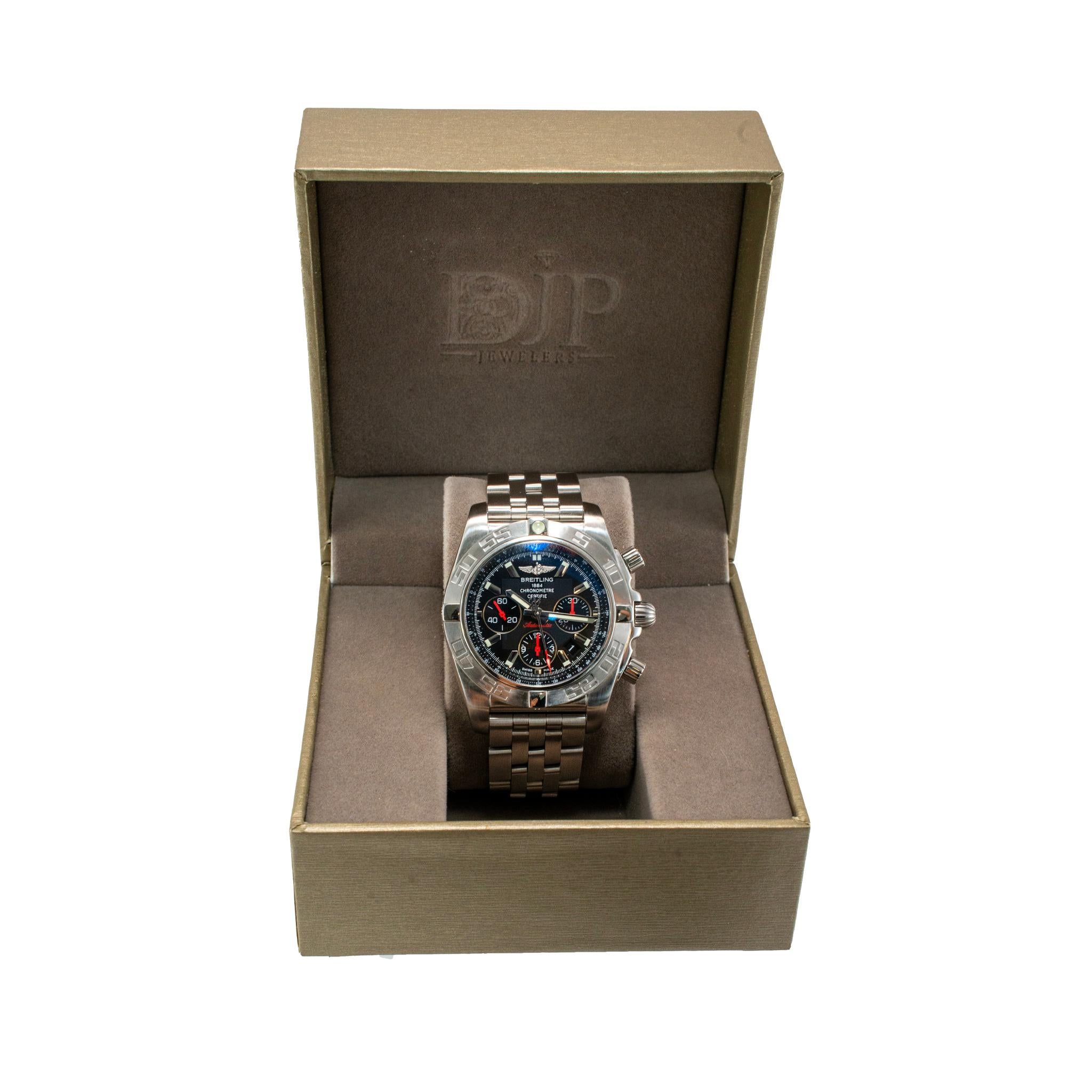 Montre Breitling Chronomat 44MM AB0111 Automatique Cadran noir Acier inoxydable en vente 4