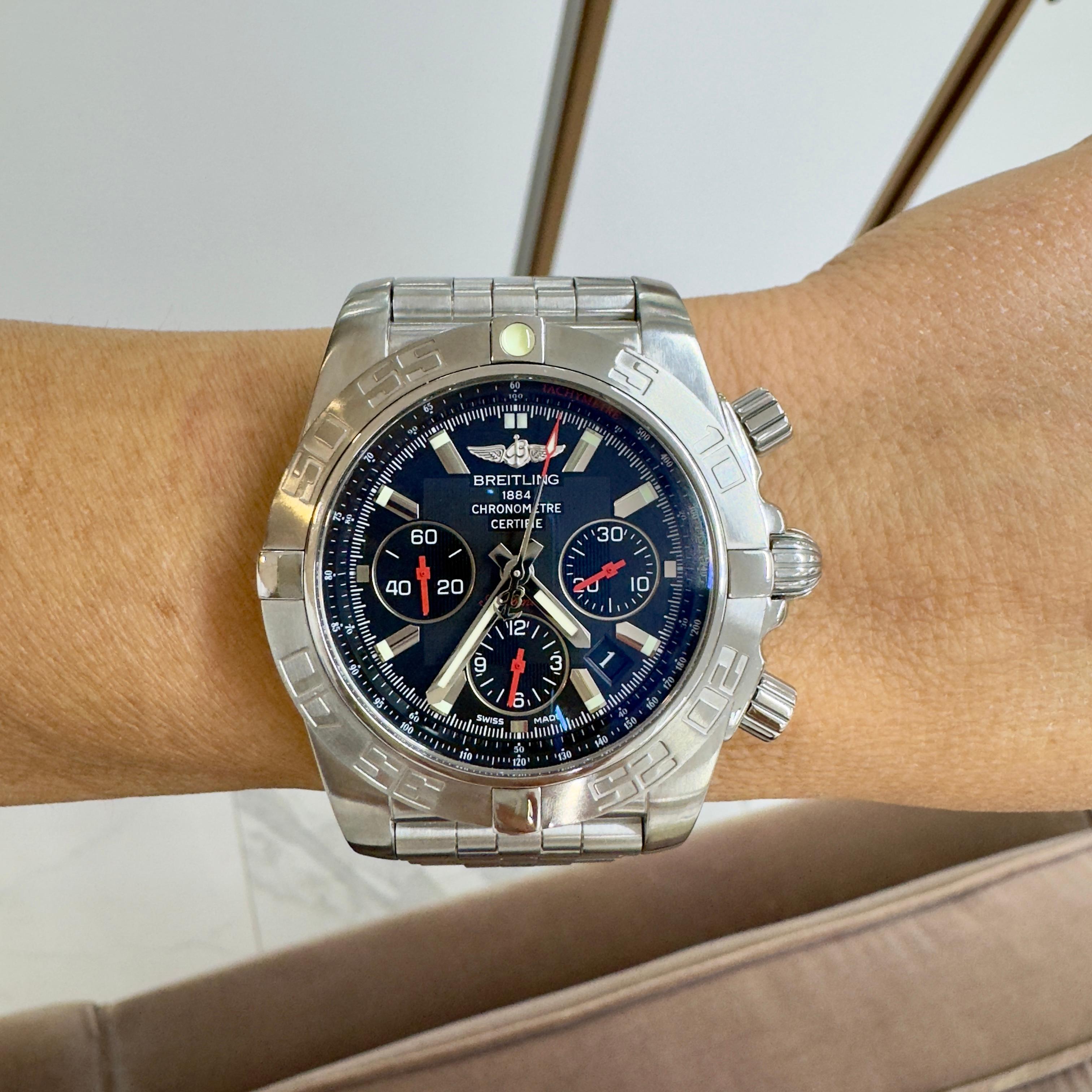 Montre Breitling Chronomat 44MM AB0111 Automatique Cadran noir Acier inoxydable en vente 5