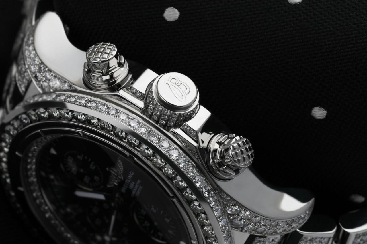 Breitling Chronomat  A13356 Montre personnalisée en acier inoxydable avec cadran blanc et diamants Excellent état - En vente à New York, NY