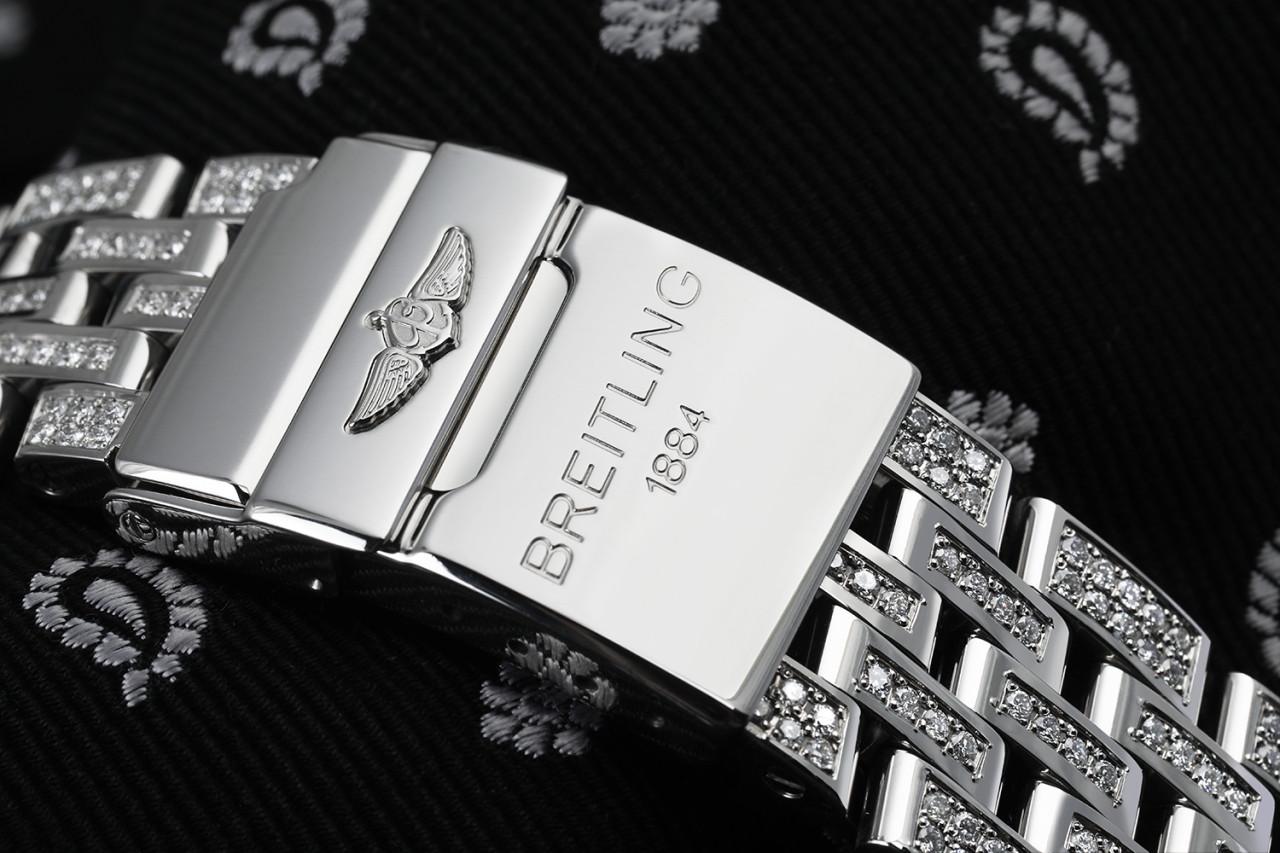Breitling Chronomat  A13356 Montre personnalisée en acier inoxydable avec cadran blanc et diamants en vente 1