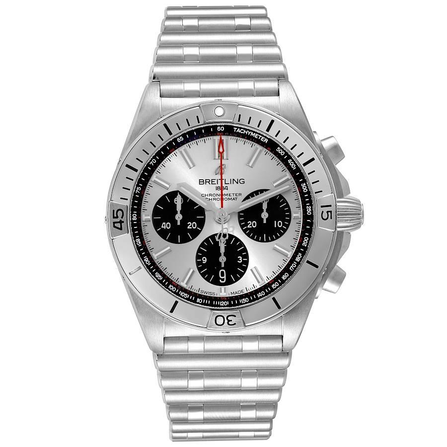 Breitling Chronomat B01 Silver Dial Steel Mens Watch AB0134 Box Card. Mouvement automatique à remontage automatique, officiellement certifié chronomètre. Fonction chronographe. Boîtier en acier inoxydable de 42.0 mm de diamètre avec couronne et