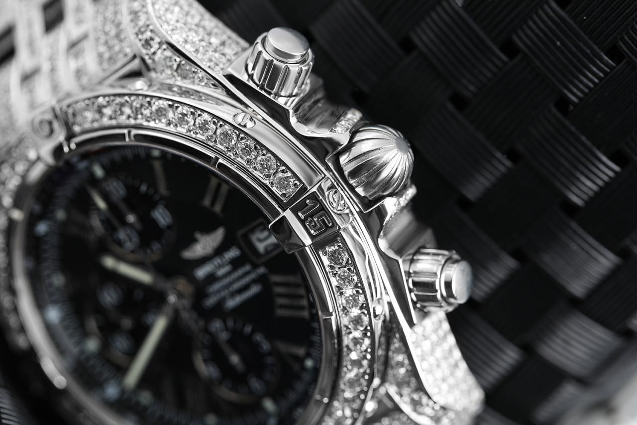 Breitling Chronomat Evolution Custom Diamond Montre en acier inoxydable A13356 

Bracelet, boîtier et lunette en diamants, 15ct au total.

Cette montre est dans un état comme neuf. Elle a été polie, entretenue et ne présente aucune rayure ou