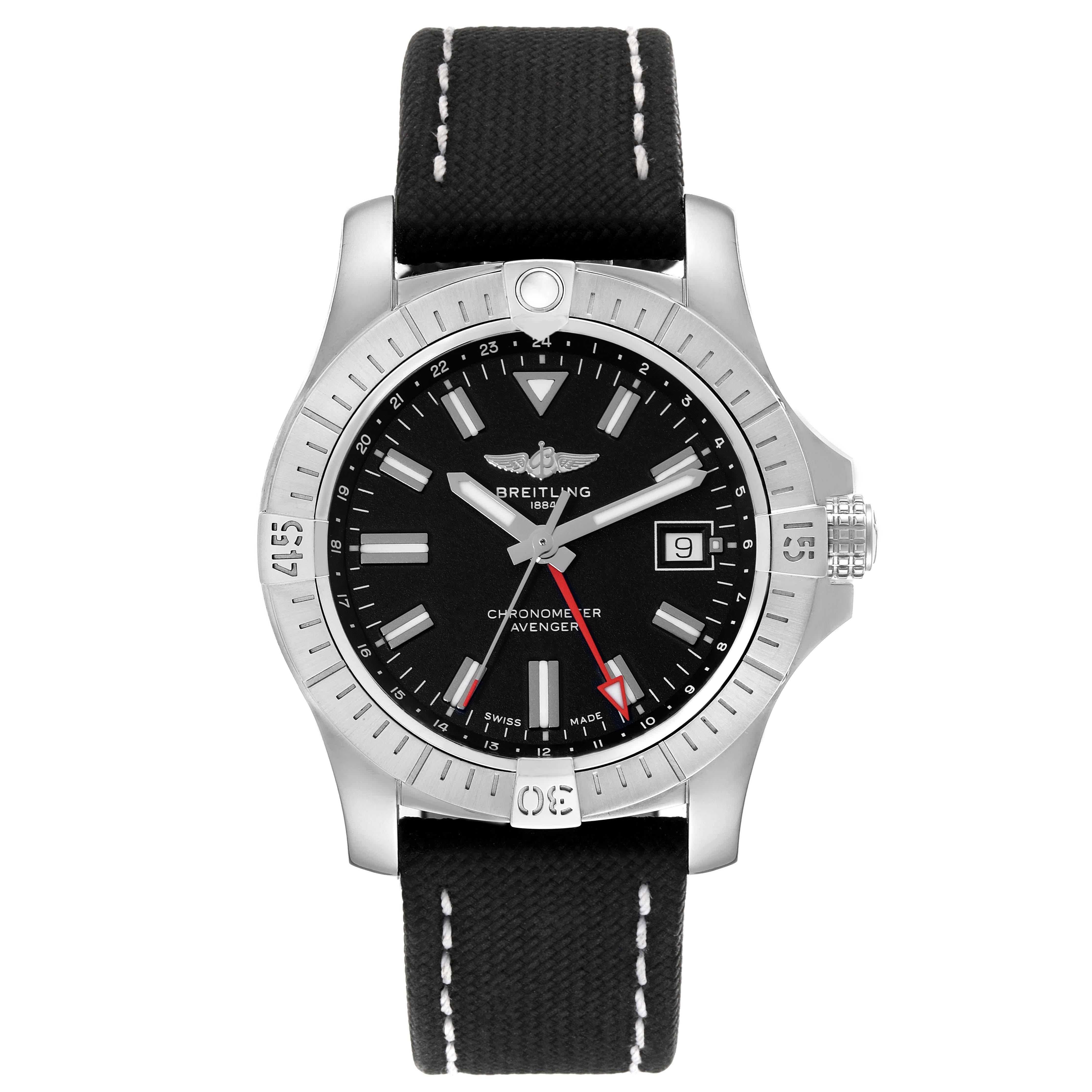 Breitling Chronomat GMT Black Dial Steel Mens Watch A32397 Box Card. Mouvement automatique à remontage automatique, officiellement certifié chronomètre. Boîtier en acier inoxydable de 43.0 mm de diamètre avec couronne vissée. Lunette tournante