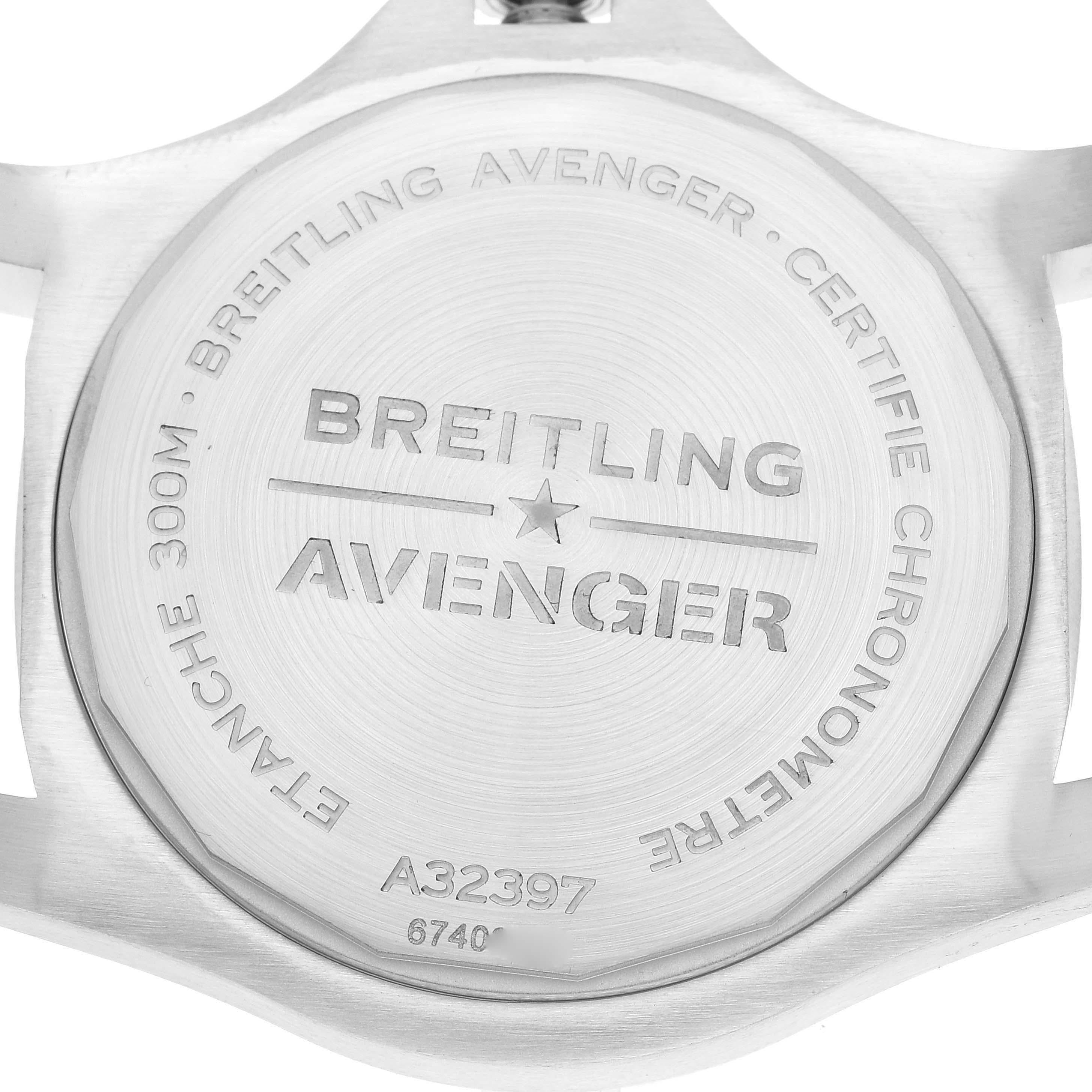 Breitling Chronomat GMT Black Dial Steel Mens Watch A32397 Box Card en vente 3