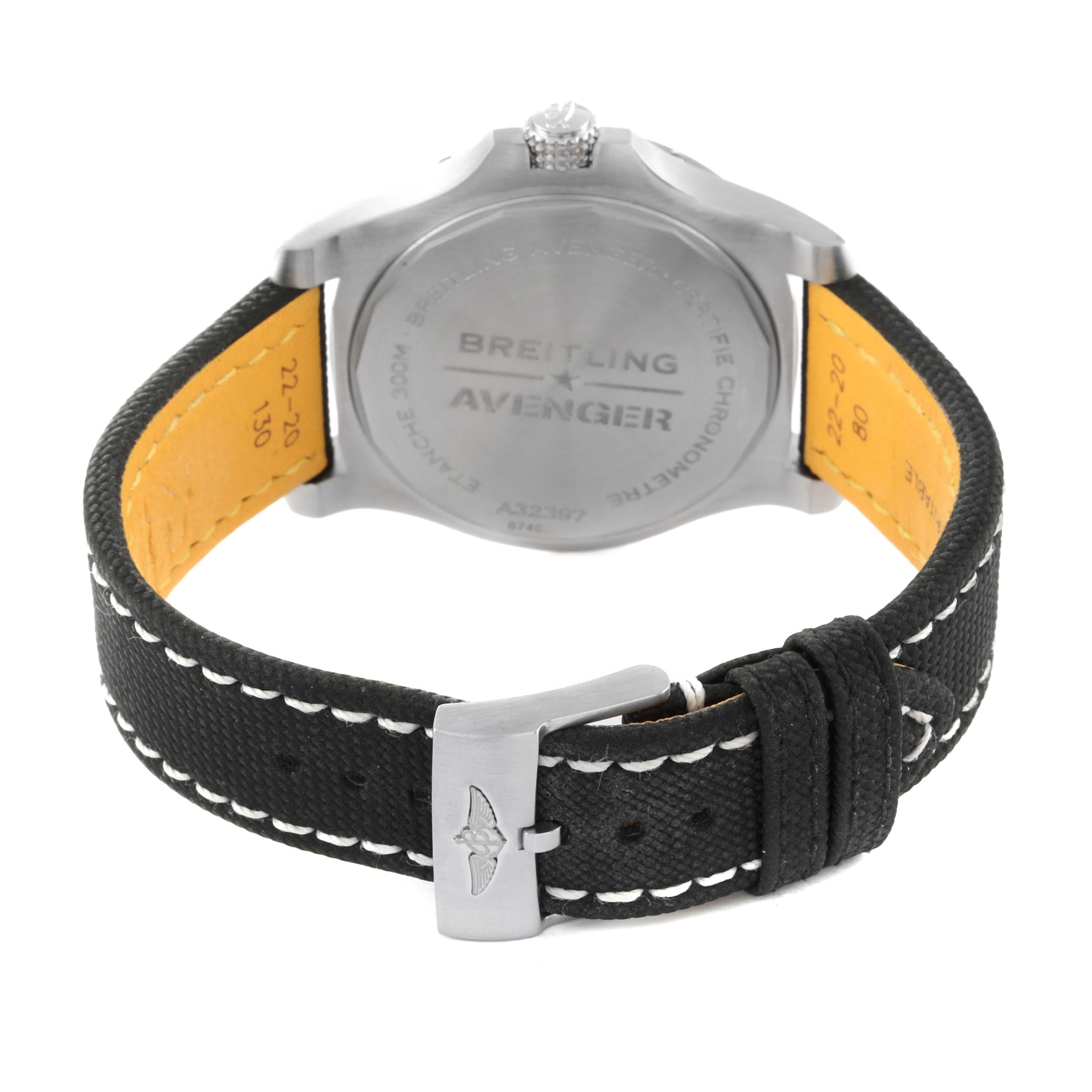 Breitling Chronomat GMT Black Dial Steel Mens Watch A32397 Box Card en vente 4