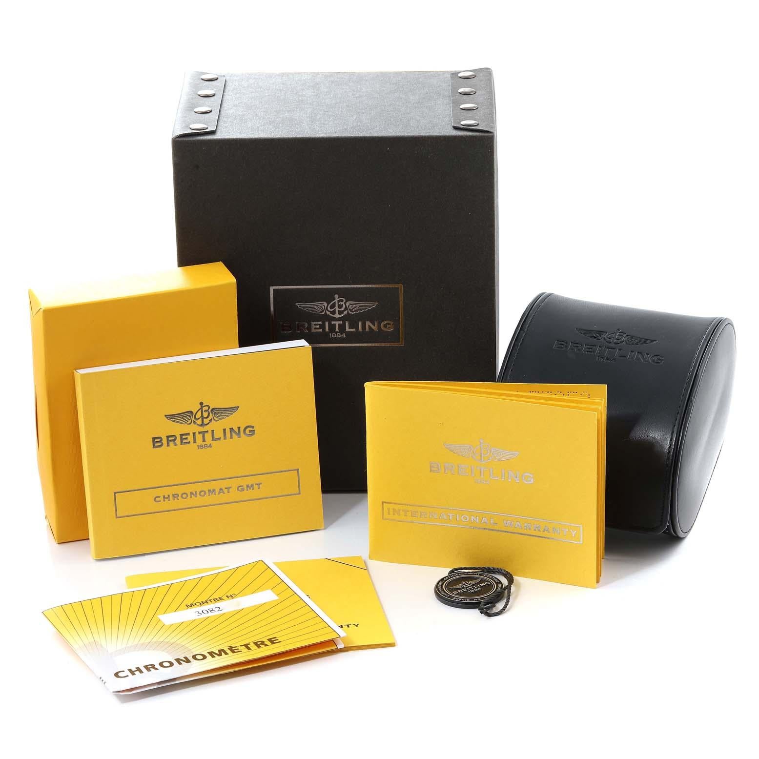 Breitling Chronomat GMT avec cadran en acier et argent pour hommes AB0410, boîte et papiers d'origine en vente 7