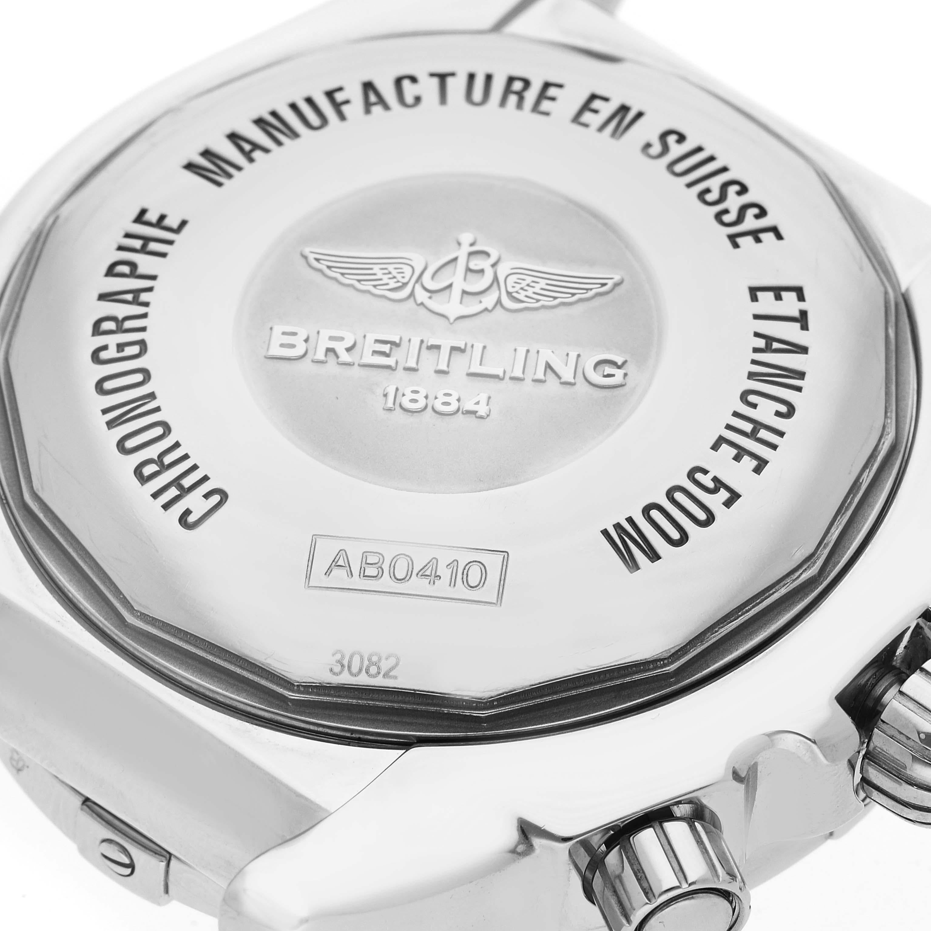 Breitling Chronomat GMT avec cadran en acier et argent pour hommes AB0410, boîte et papiers d'origine en vente 3