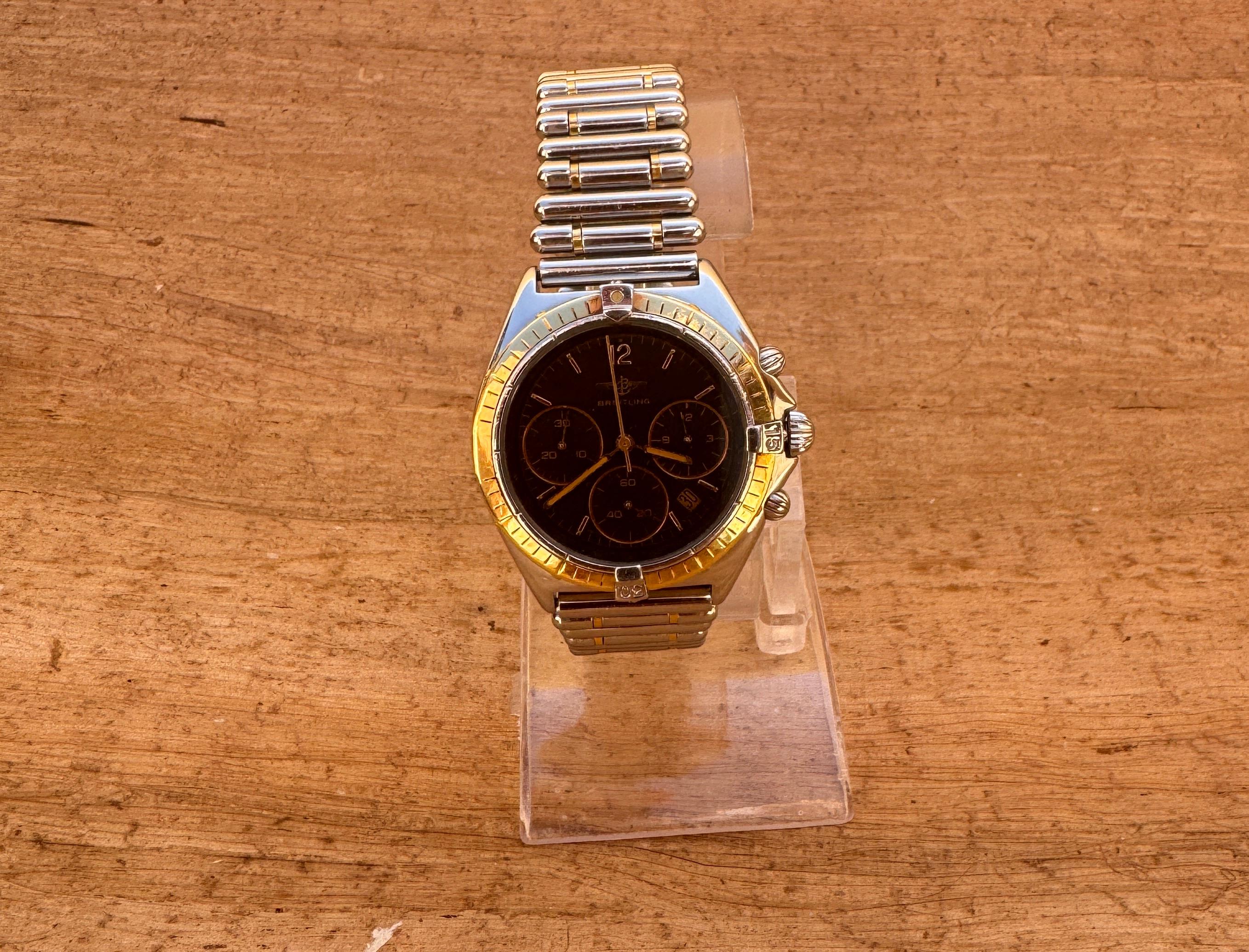 Marchio: BREITLING

Model No: Chronomat

Numero di riferimento: 80350 D55045

Paese di produzione: Svizzera

Movimento: Quarzo

Materiale della cassa: Acciaio inossidabile e oro 18 carati

Misure : Larghezza della cassa: 36 mm. (senza corona)

Tipo