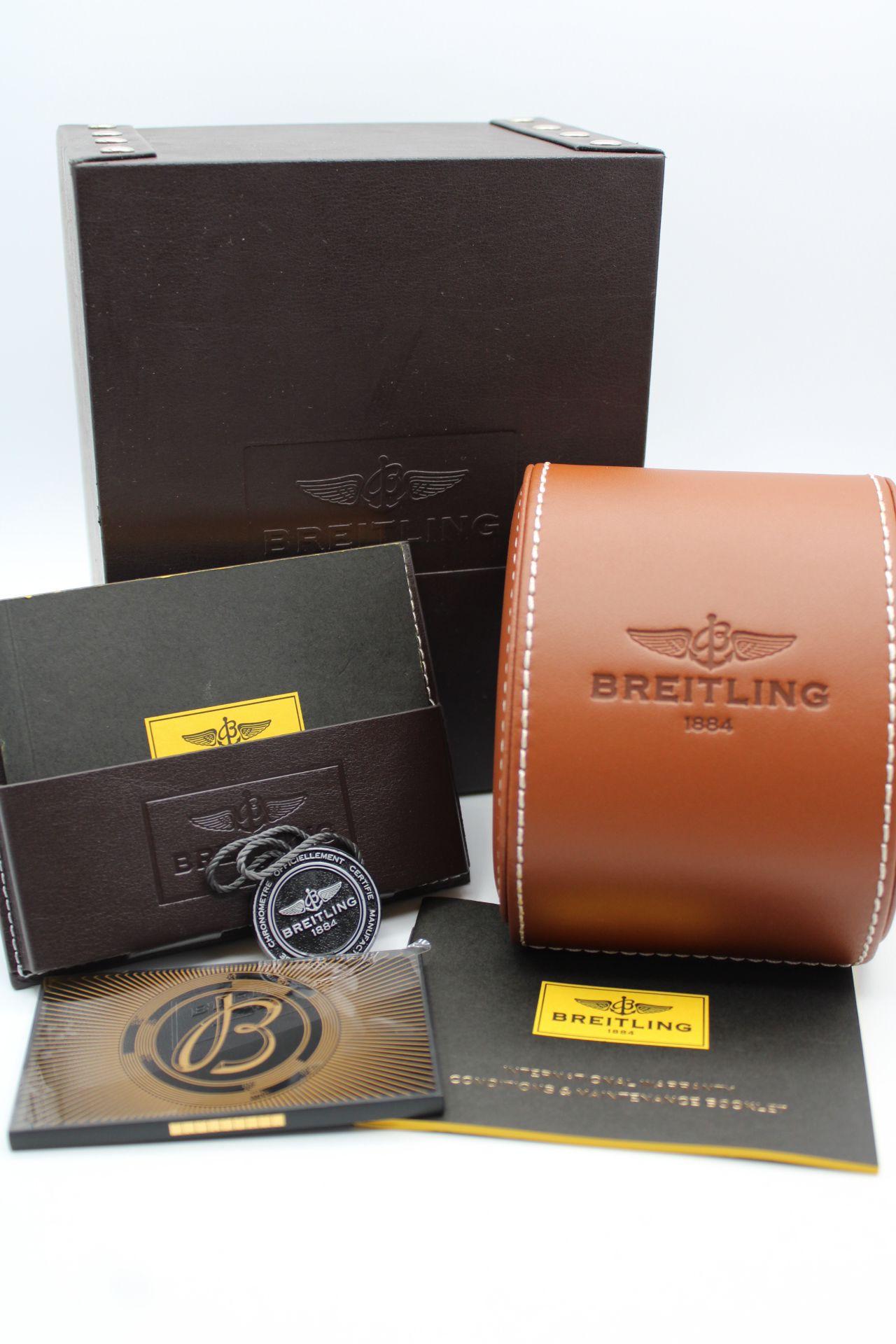 Diese Breitling Colt Quartz A7438811 wird als komplettes Set 2019 mit Innen- und Außenboxen, Handbüchern, Anhänger und Garantiekarte vom Juli 2019 präsentiert. Die Uhr ist in ausgezeichnetem Zustand und verdient es, in jeder Sammlung zu sein.

Diese