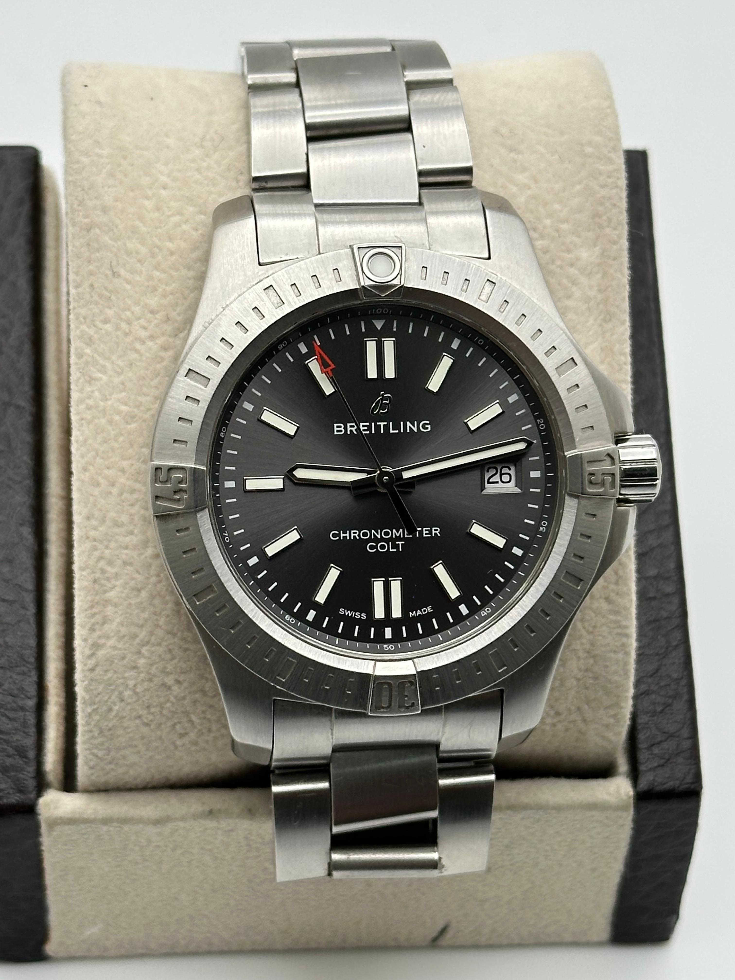 Breitling Colt Automatic A17313 avec cadran gris, boîte en acier inoxydable 41 mm