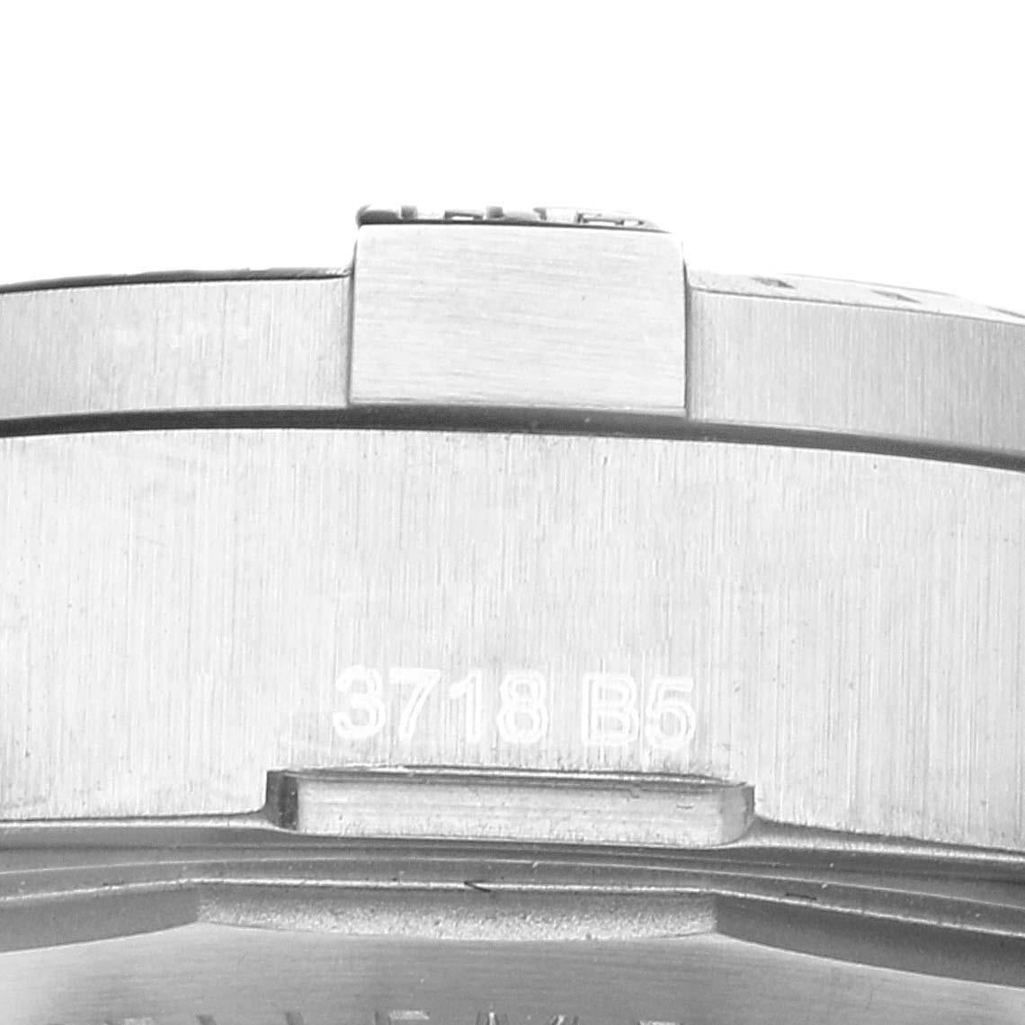 Breitling Colt Grey Dial Automatic Steel Herrenuhr A17313 Box Card. Automatisches Chronometerwerk mit Selbstaufzug. Gehäuse aus Edelstahl mit einem Durchmesser von 41.0 mm. Breitling-Logo auf einer Krone. Gehäusedicke: 10.70 mm. Einseitig drehbare