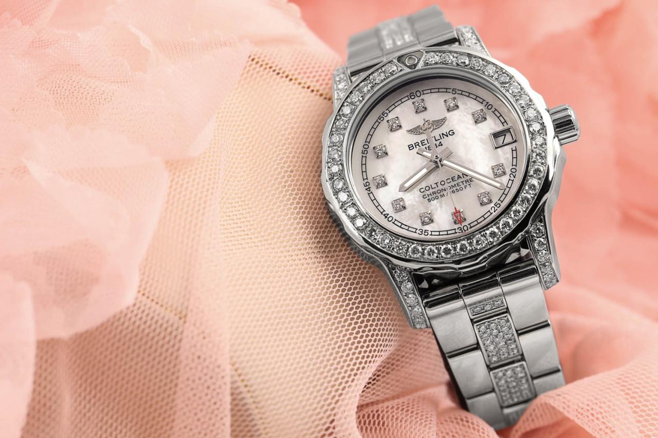 Breitling Colt Oceane 33mm Stainless Steel Diamond Ladies Watch A77387 Quartz movement. Stainless steel case 33.0 mm in diameter. Thickness: 11.6mm. Breitling logo on a crown. Scratch-resistant sapphire crystal. Mother of Pearl diamond dial with