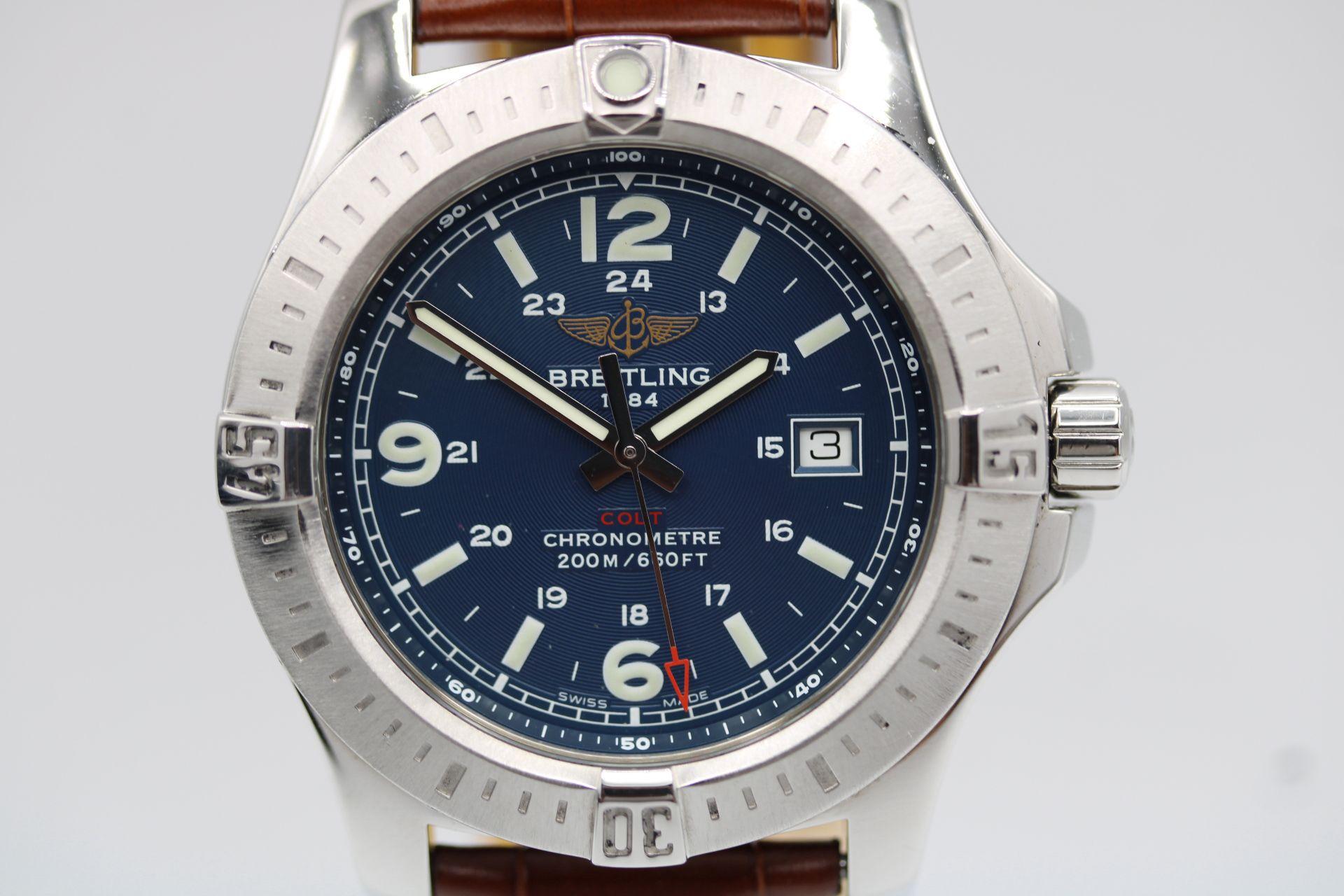 Breitling Colt Quarz A7438811  44mm  Blaues Zifferblatt  Box & Riemen im Zustand „Gut“ im Angebot in London, GB