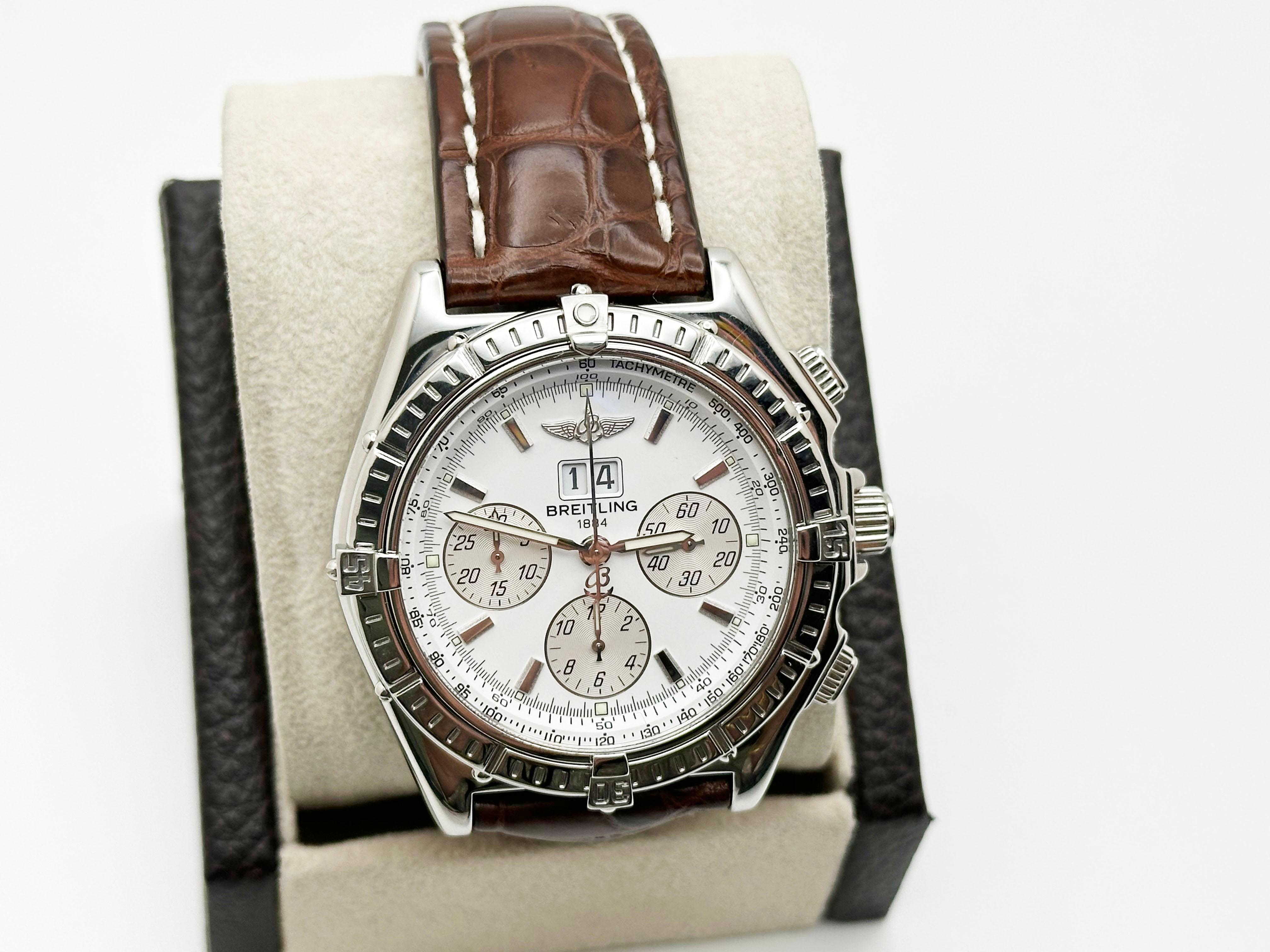 Stil Nummer: A44355

 

Modell: Breitling Seitenwind Spezial

 

MATERIAL des Gehäuses: Rostfreier Stahl 

 

Band: Leder

 

Lünette: Edelstahl 

 

Wählen:  Weißes Zifferblatt 

 

Gesicht: Saphirglas 

 

Gehäusegröße: 44mm 

 

Enthält: